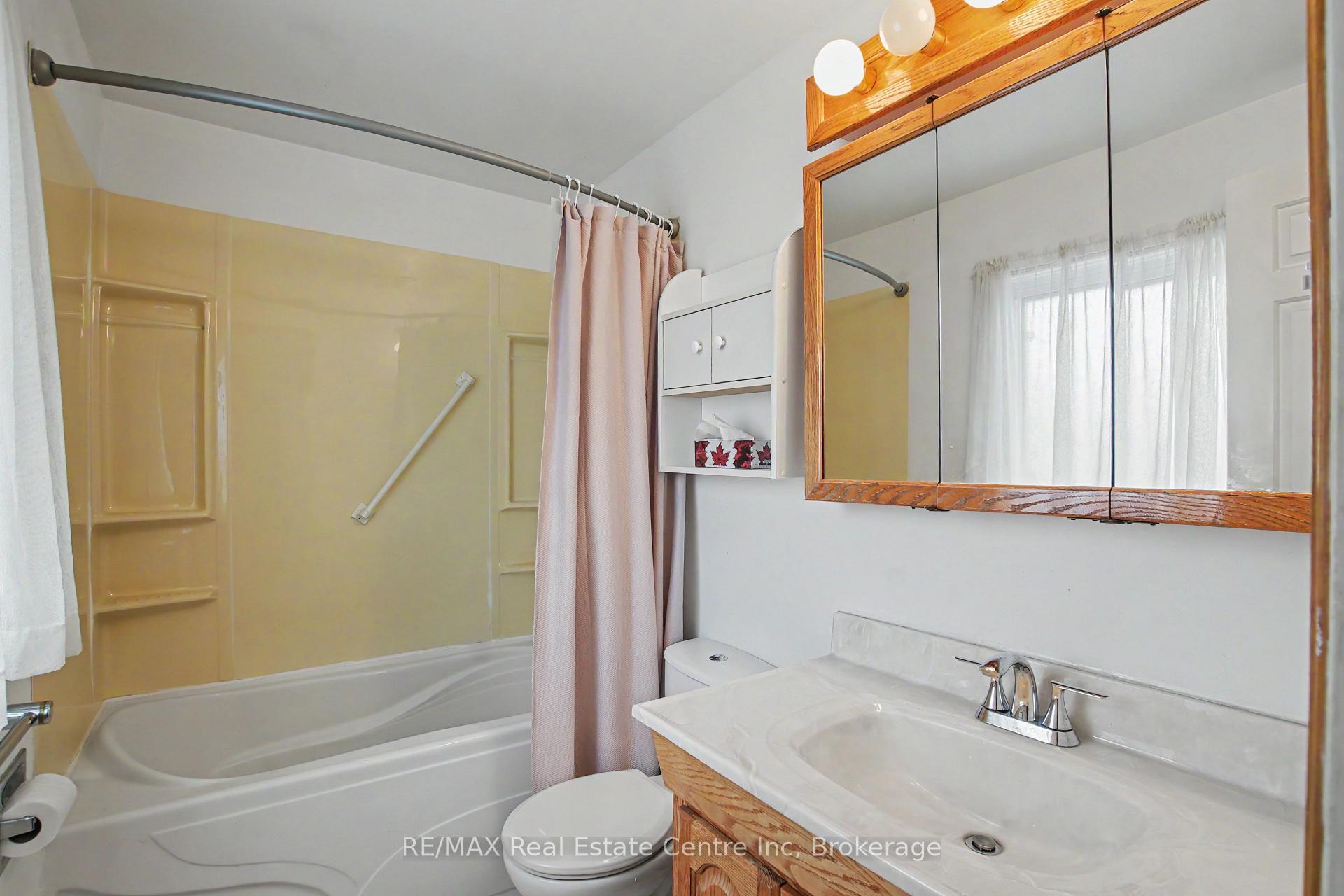 Photo 21 of Unit D, 78 Rolling Meadows Drive, Kitchener, Forest Heights — HOMEH