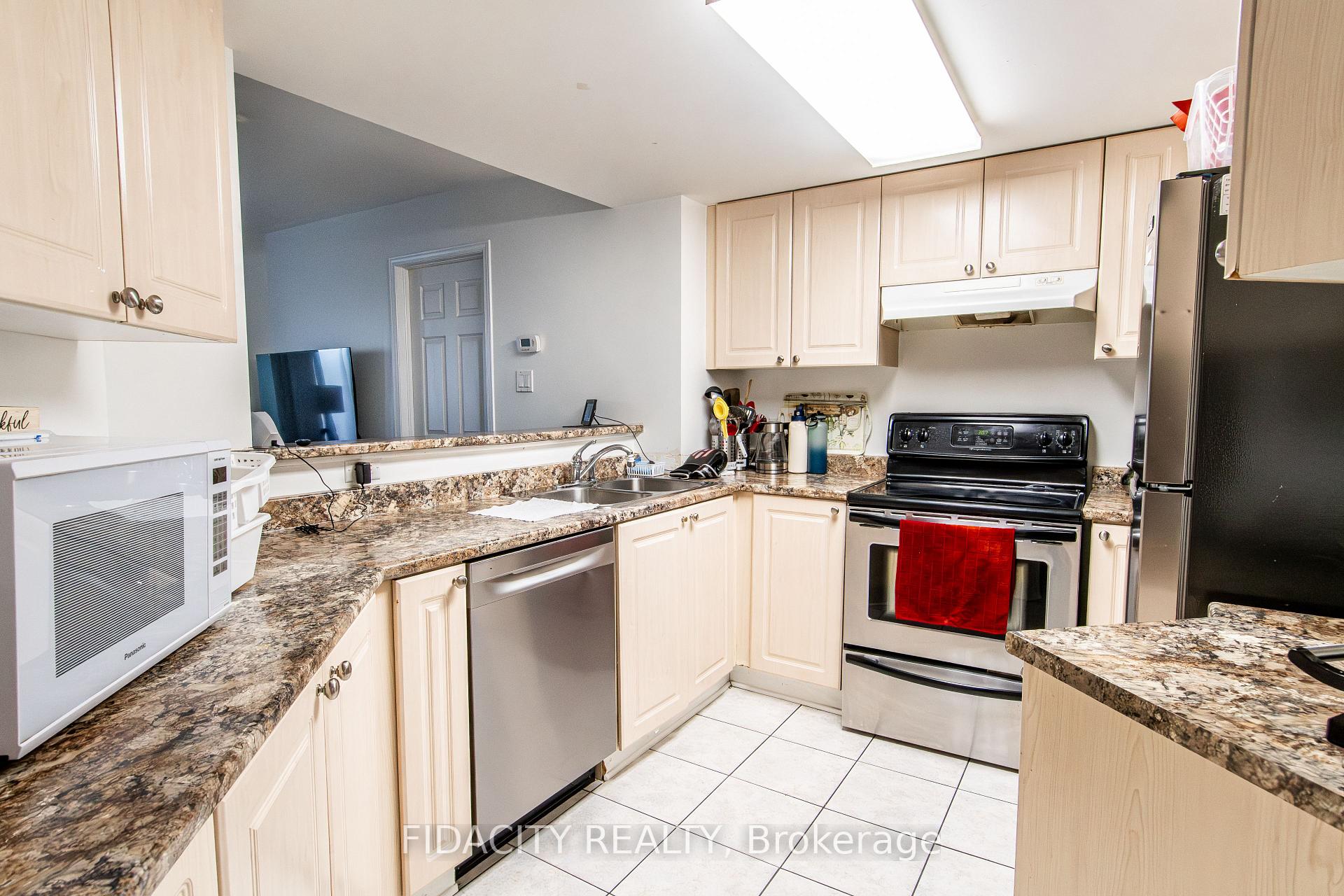 Photo 4 of Unit 8A, 310 Central Park Drive, Ottawa, Central Park — HOMEH