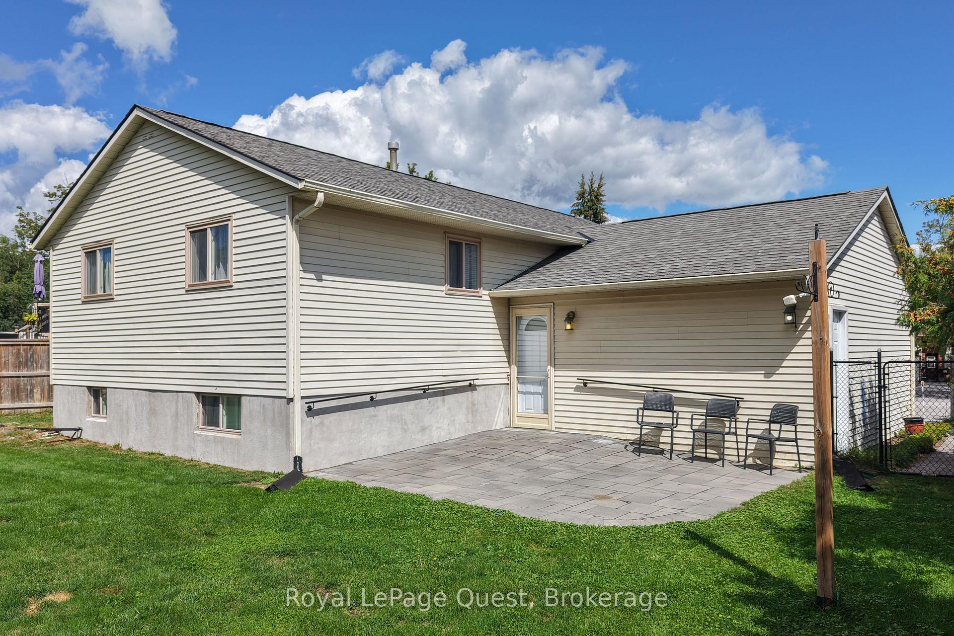 Photo 5 of 4 Kehoe Court, Orillia — HOMEH