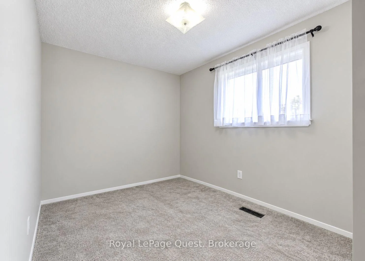 Photo 31 of 4 Kehoe Court, Orillia — HOMEH