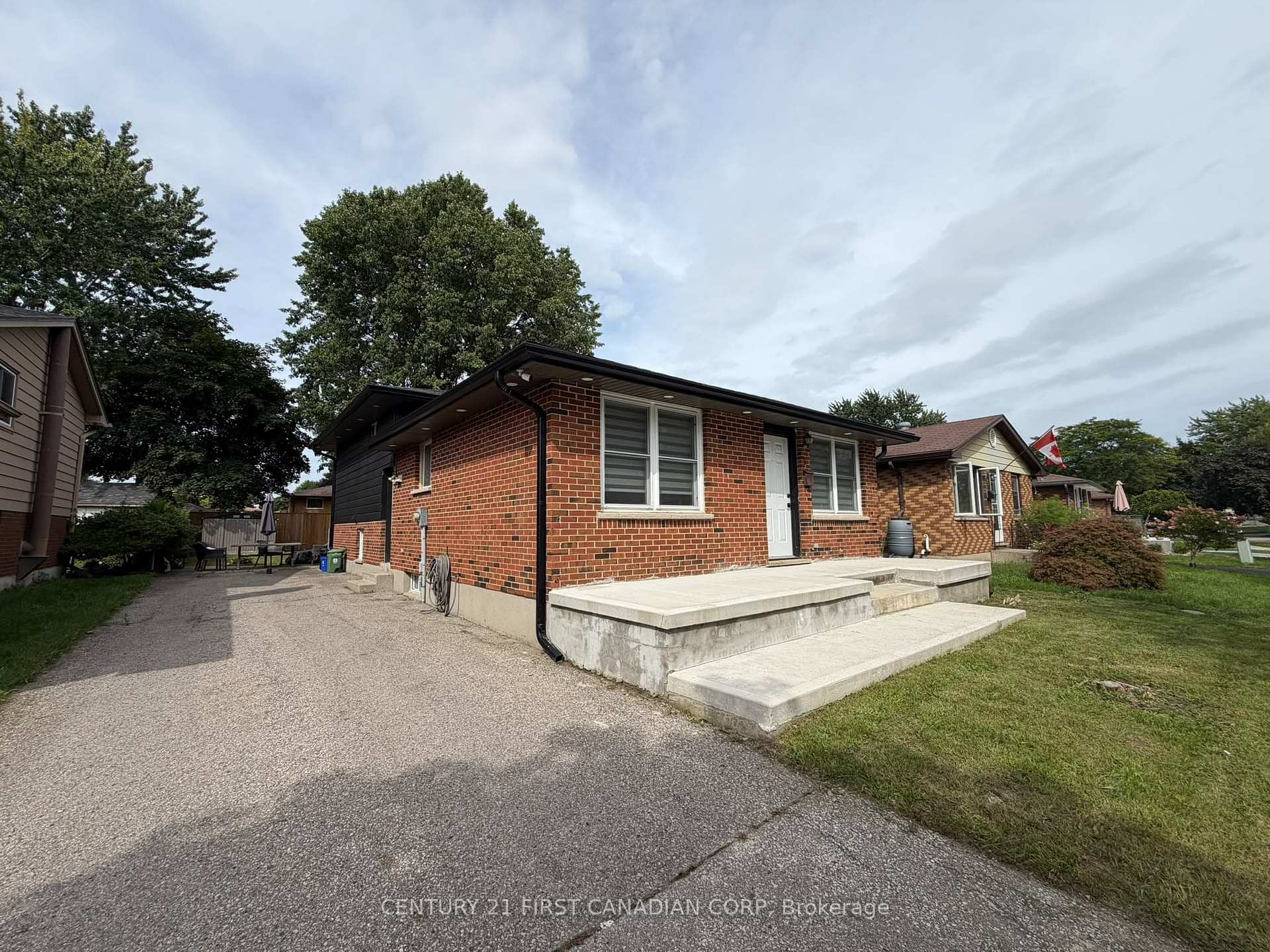 Photo 3 of 6 Nicholas Crescent, London, South X — HOMEH