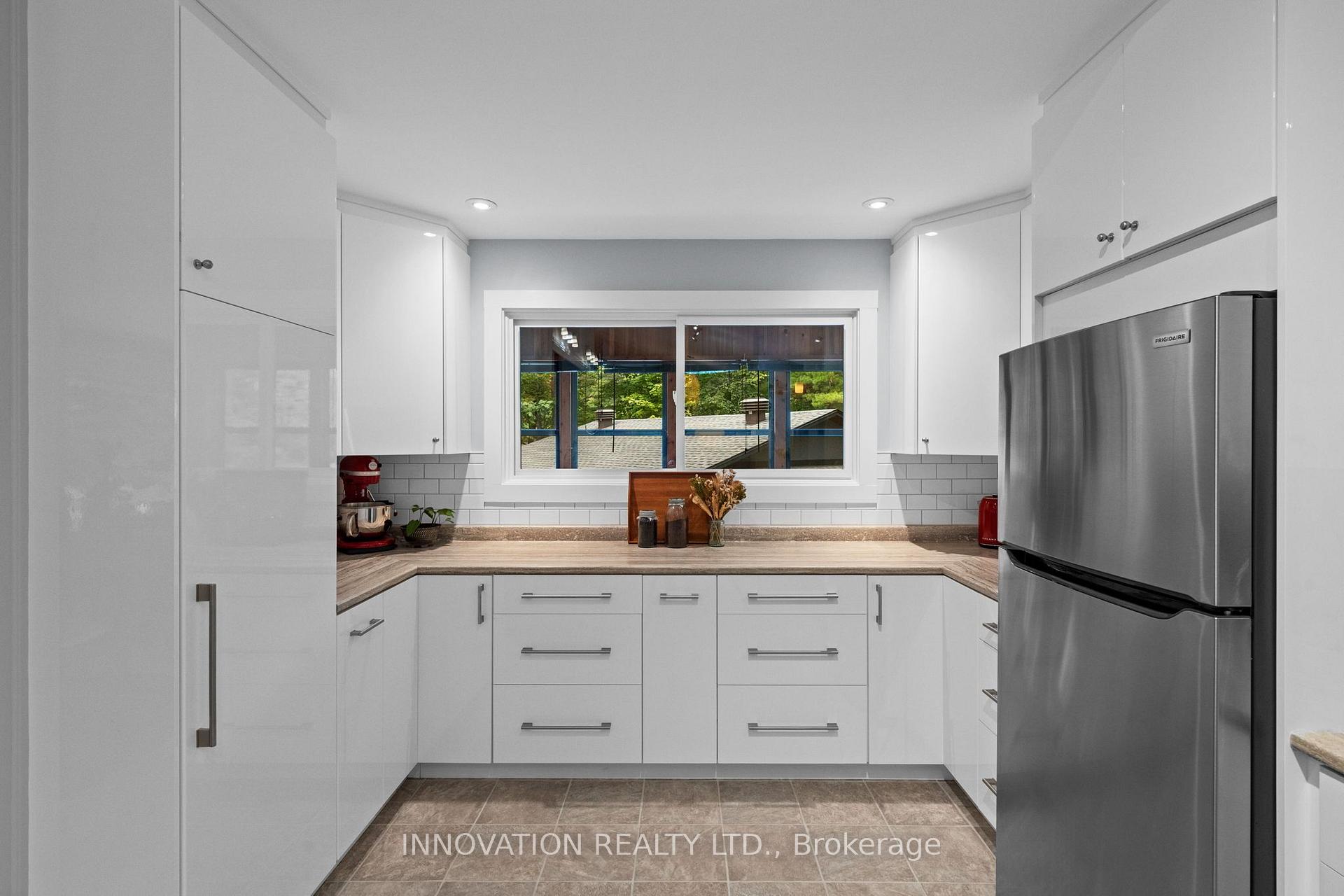 Photo 12 of 108 Glennview Place, Ottawa, Carp — HOMEH