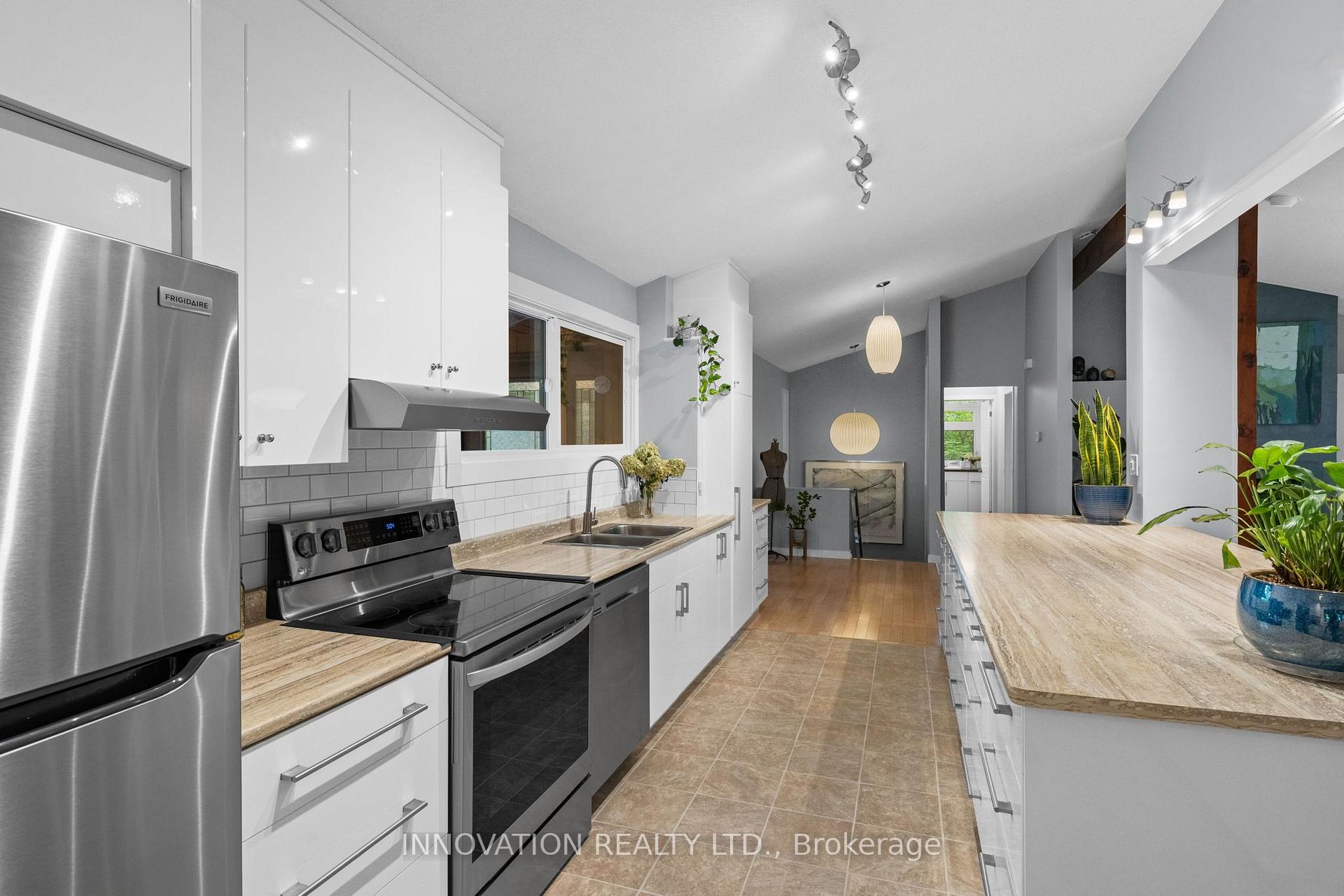 Photo 13 of 108 Glennview Place, Ottawa, Carp — HOMEH