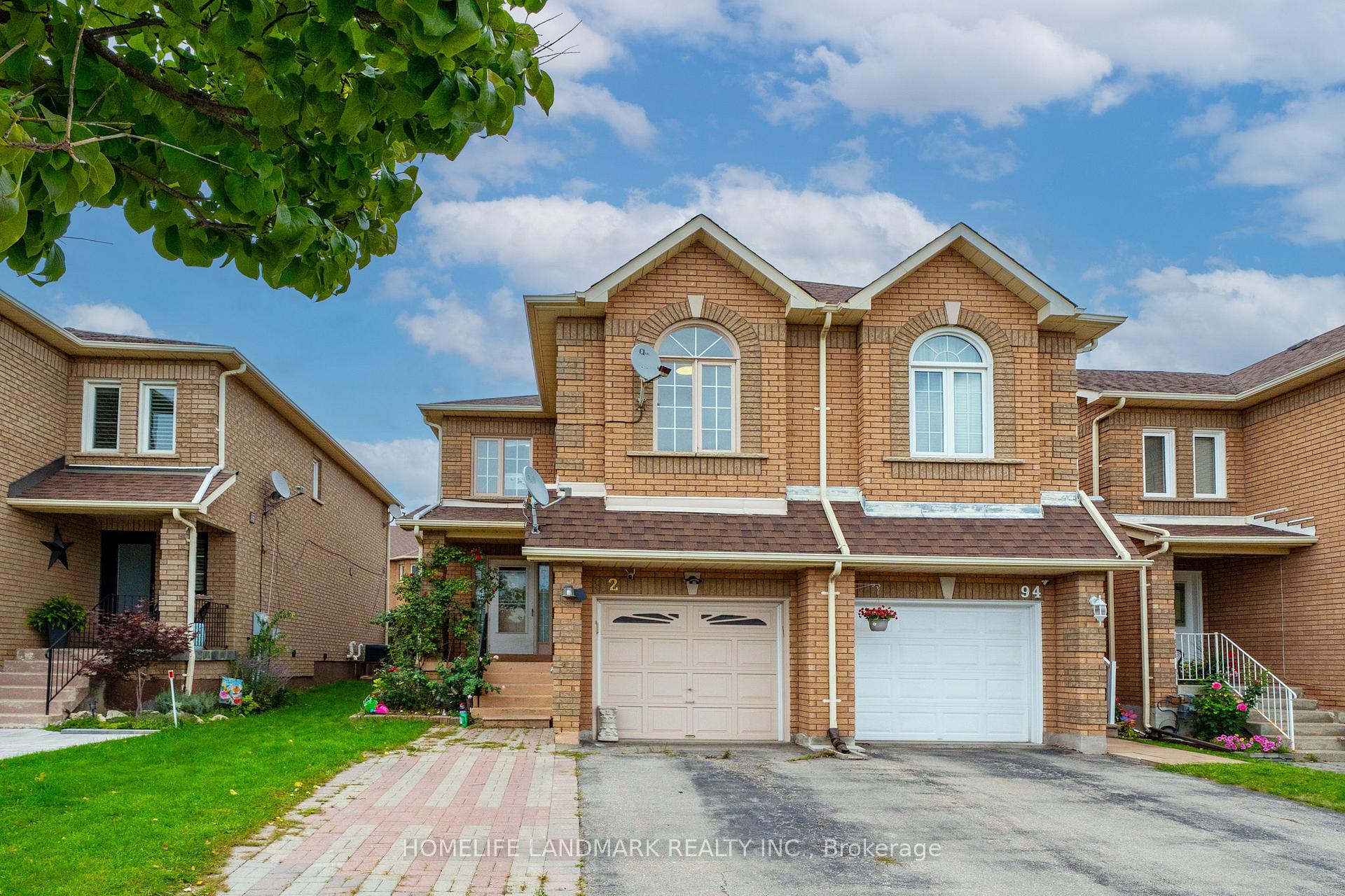 Photo 2 of 92 Denton Circle, Vaughan, Maple — HOMEH