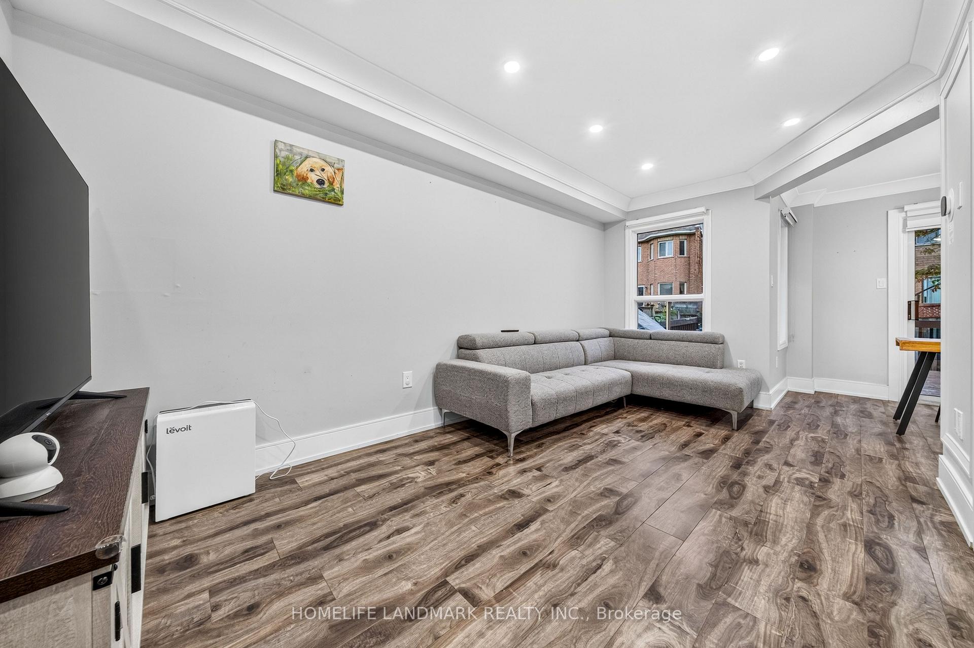 Photo 6 of 92 Denton Circle, Vaughan, Maple — HOMEH
