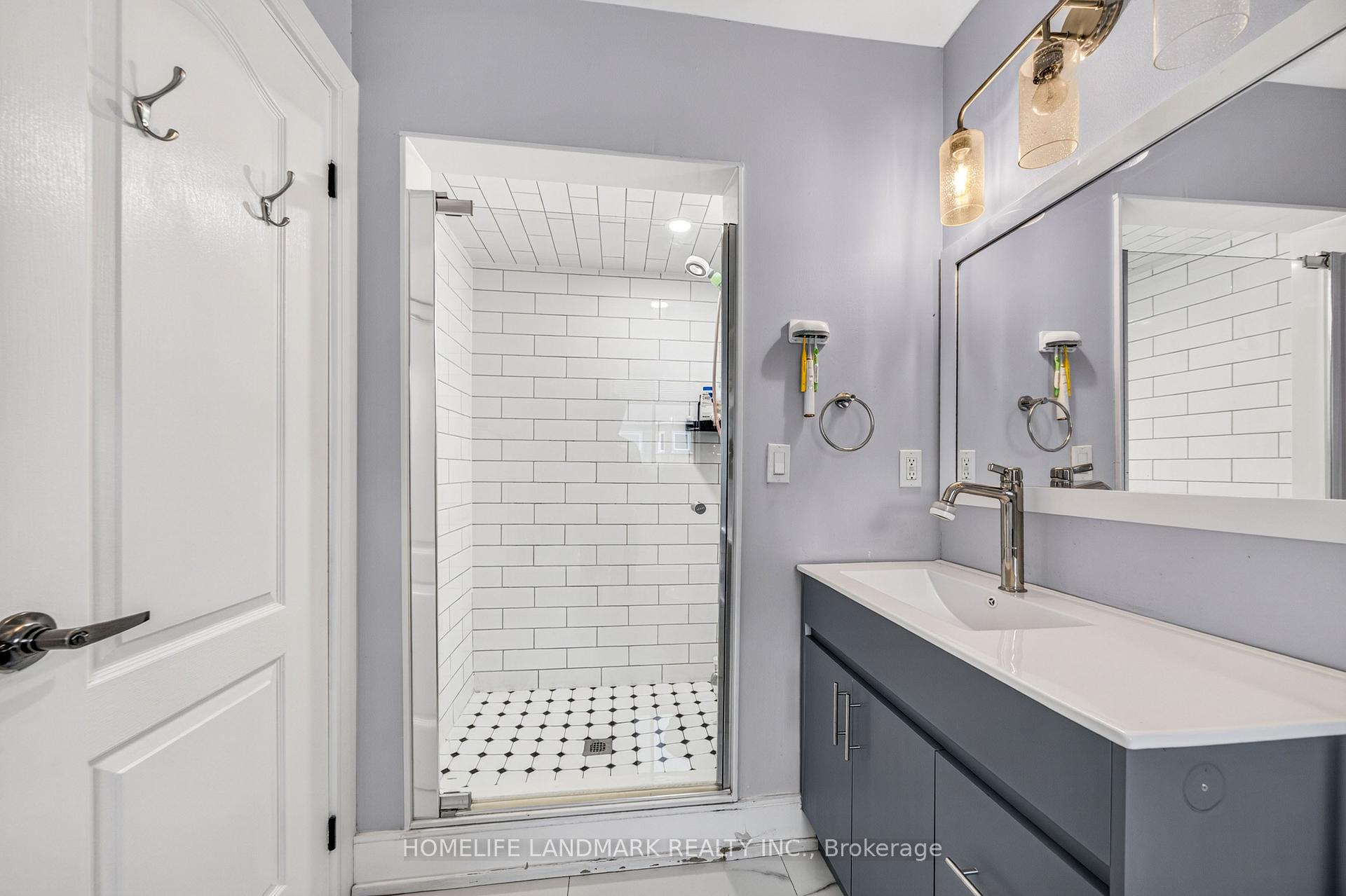 Photo 28 of 92 Denton Circle, Vaughan, Maple — HOMEH
