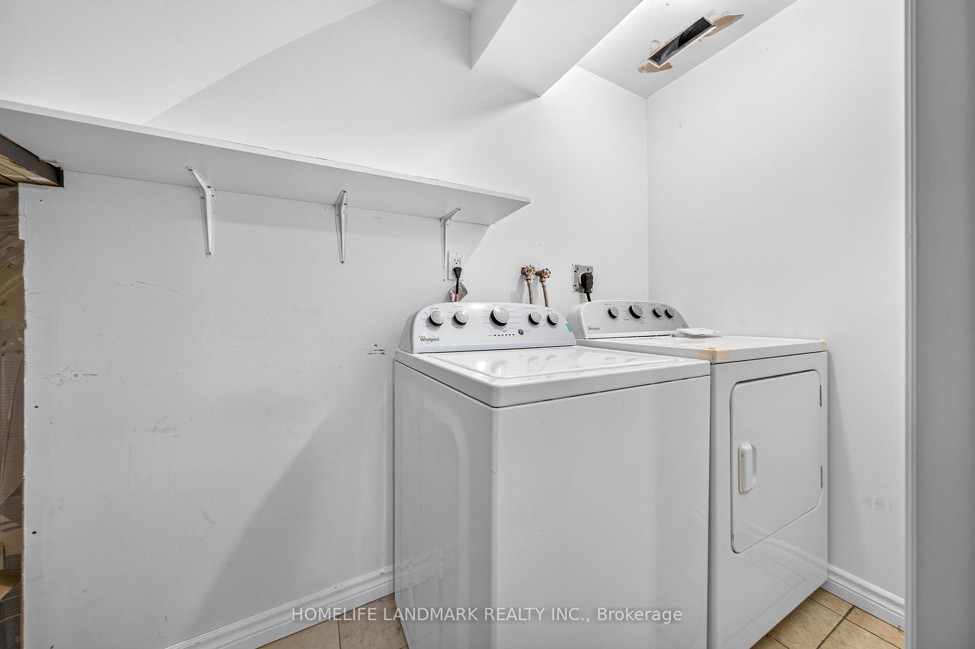 Photo 33 of 92 Denton Circle, Vaughan, Maple — HOMEH