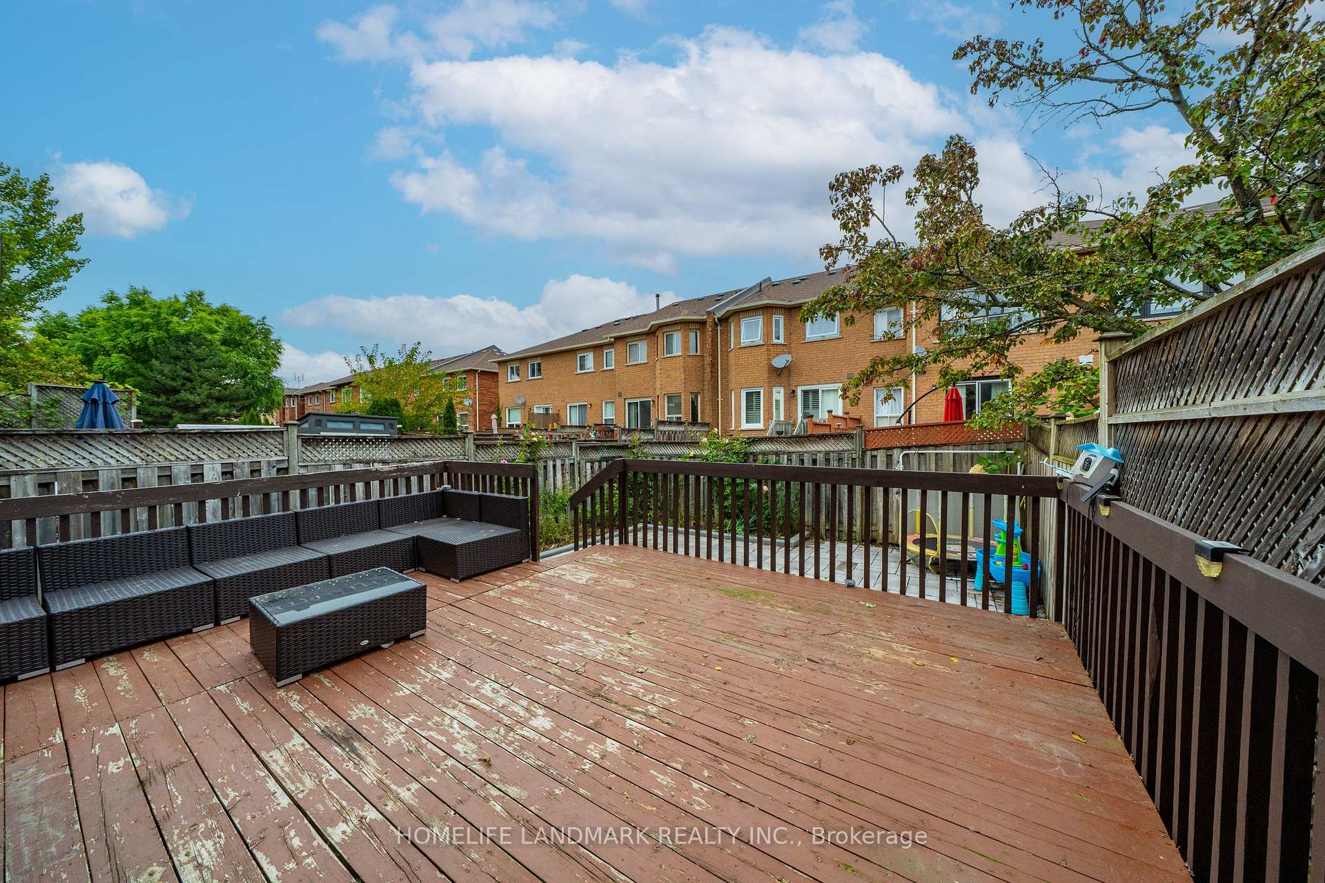 Photo 34 of 92 Denton Circle, Vaughan, Maple — HOMEH