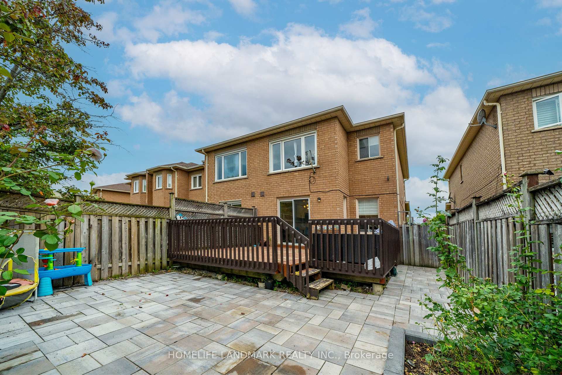 Photo 36 of 92 Denton Circle, Vaughan, Maple — HOMEH