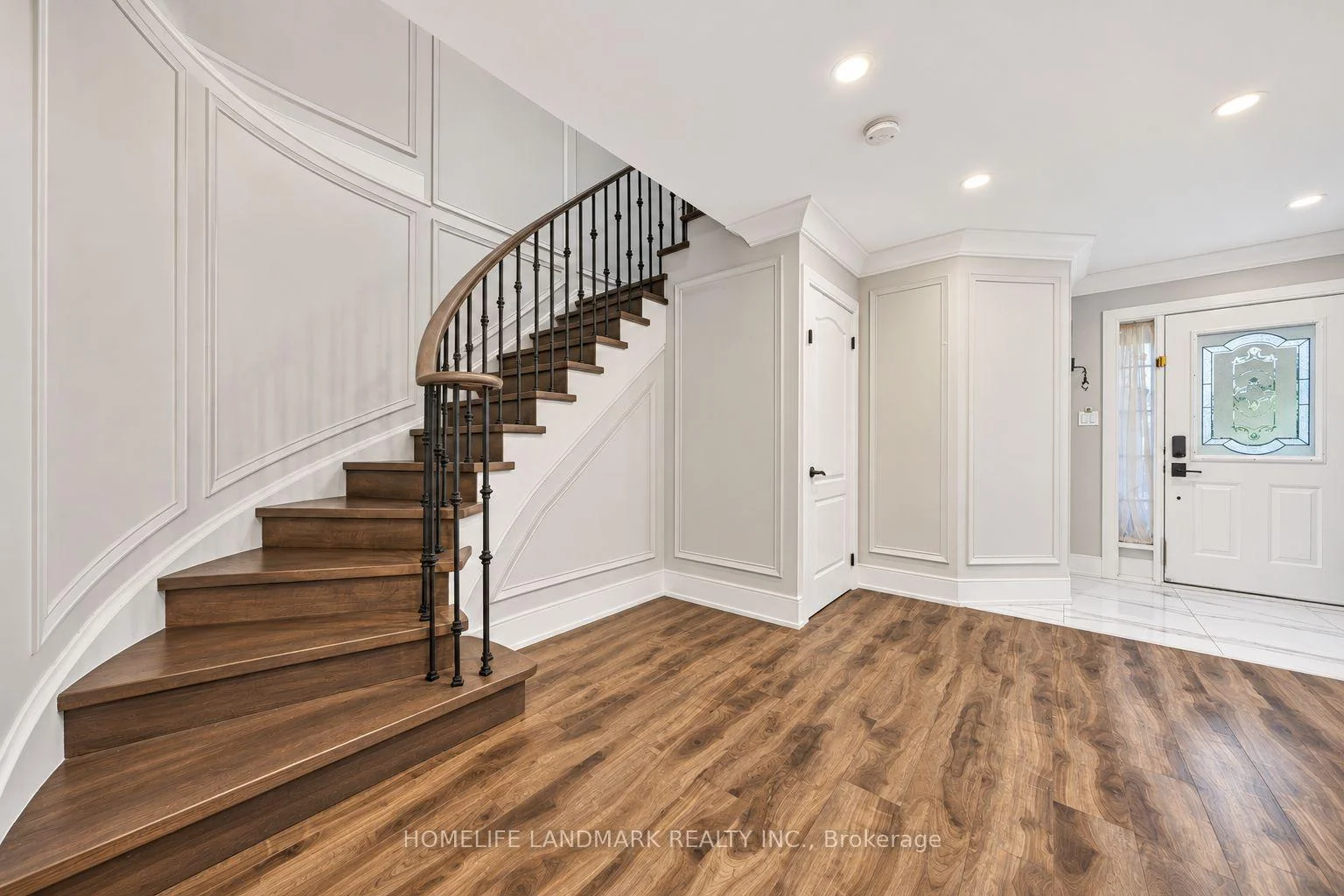 Photo 5 of 92 Denton Circle, Vaughan, Maple — HOMEH
