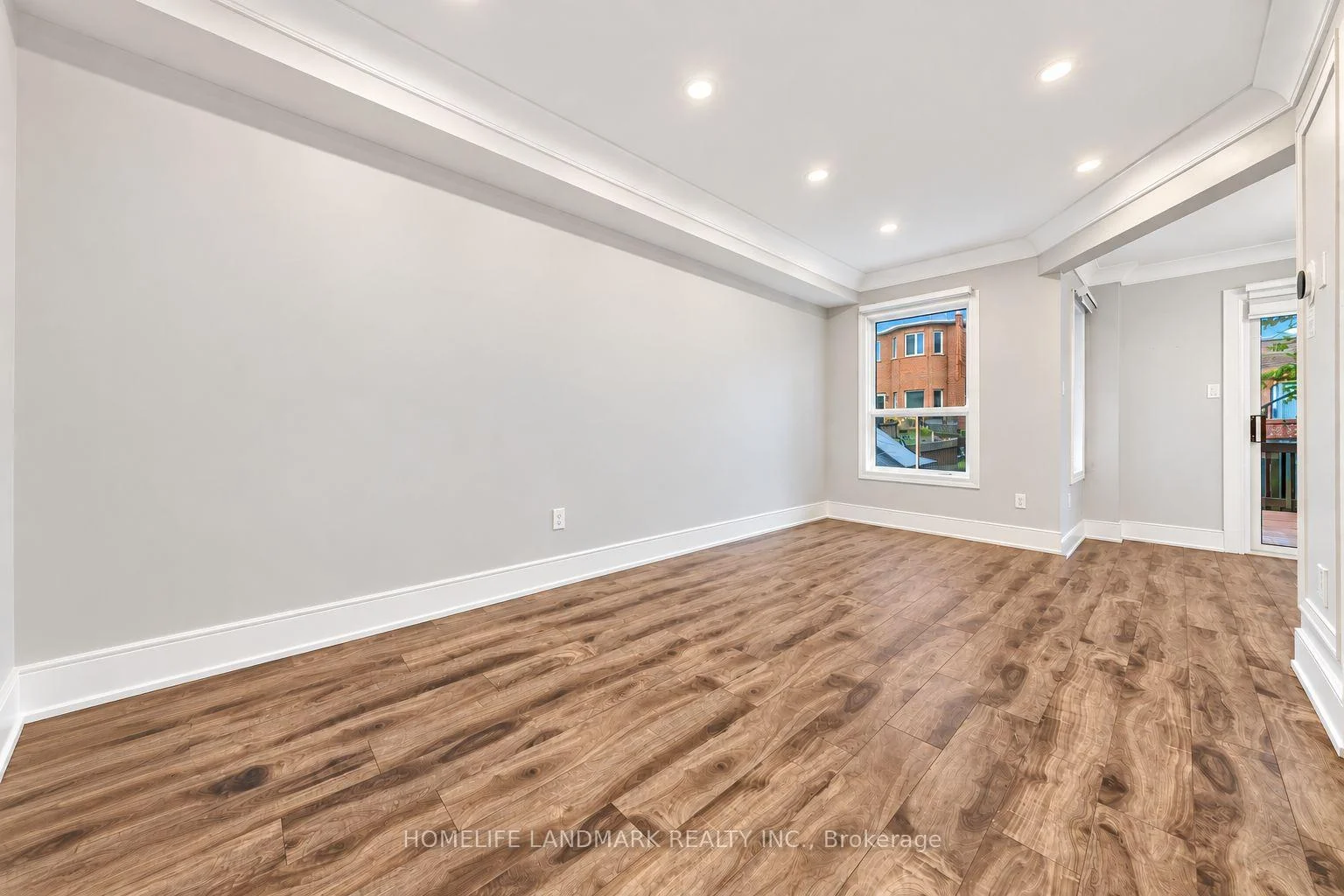 Photo 10 of 92 Denton Circle, Vaughan, Maple — HOMEH