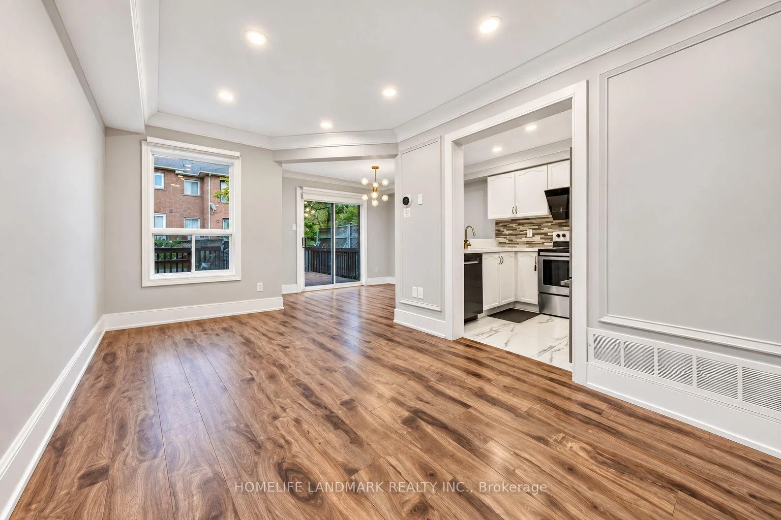 Photo 12 of 92 Denton Circle, Vaughan, Maple — HOMEH