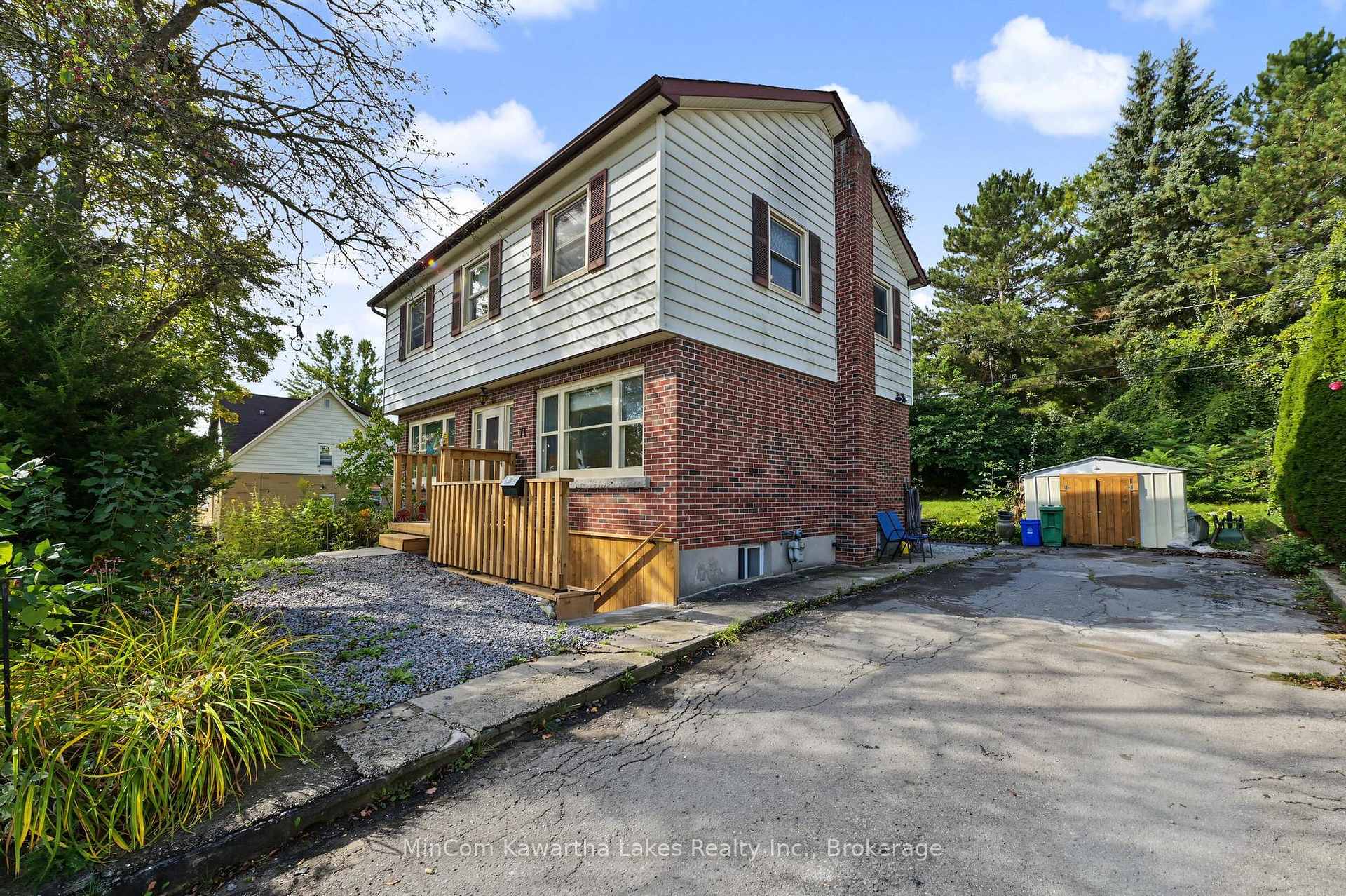 Photo 2 of 71 Greenhill Drive, Peterborough, Otonabee Ward 1 — HOMEH