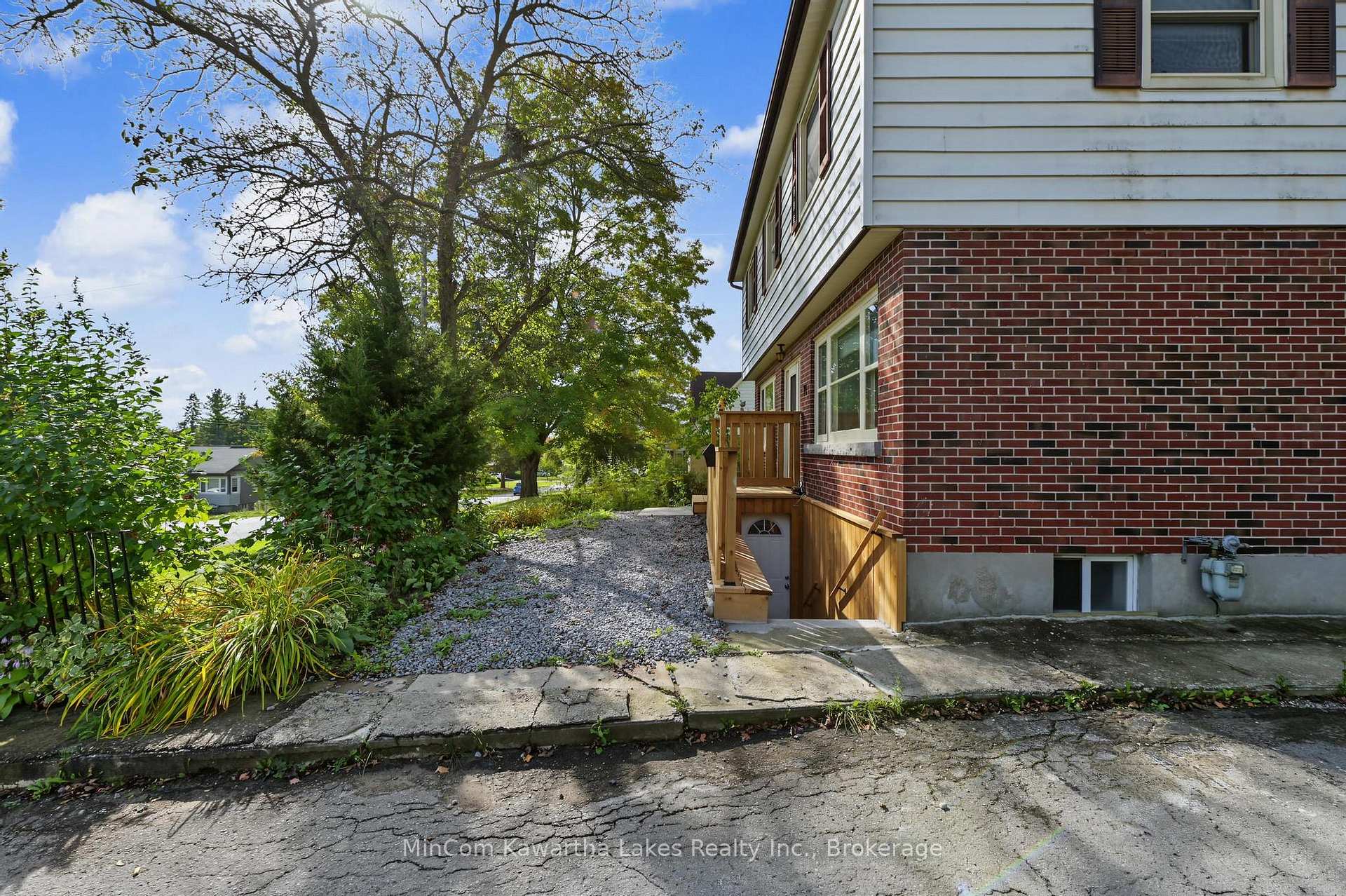 Photo 3 of 71 Greenhill Drive, Peterborough, Otonabee Ward 1 — HOMEH