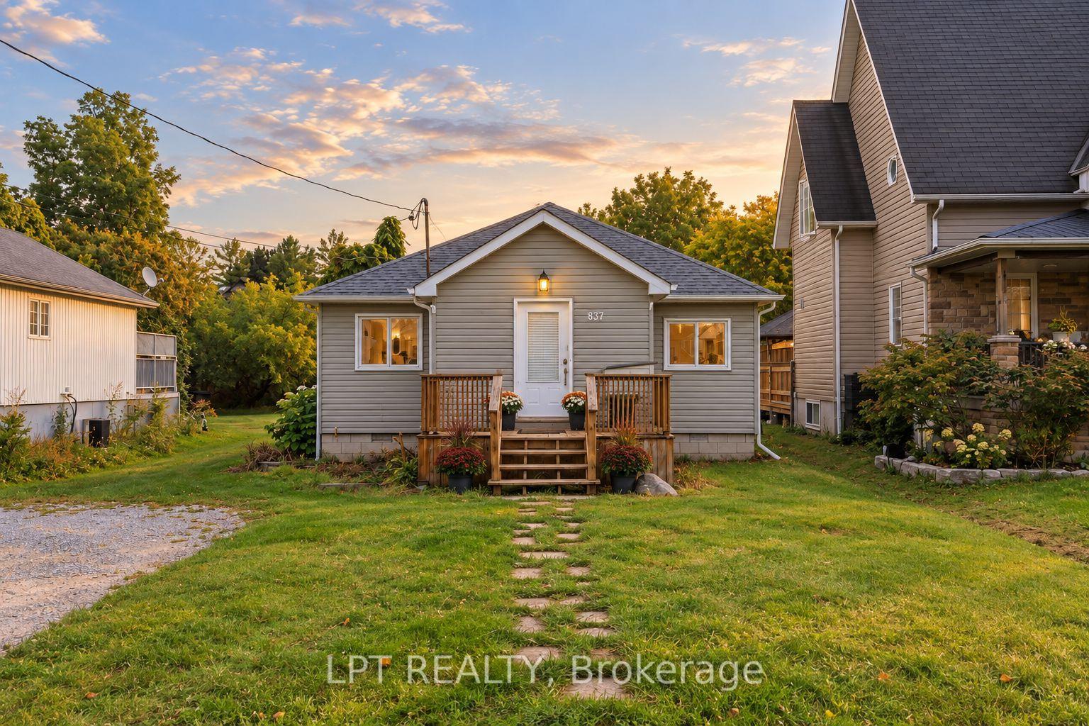 Photo of 837 Montsell Avenue