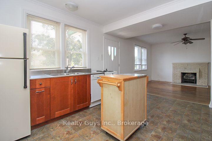 Photo 15 of 590 Mccannan Avenue, Peterborough, Town Ward 3 — HOMEH