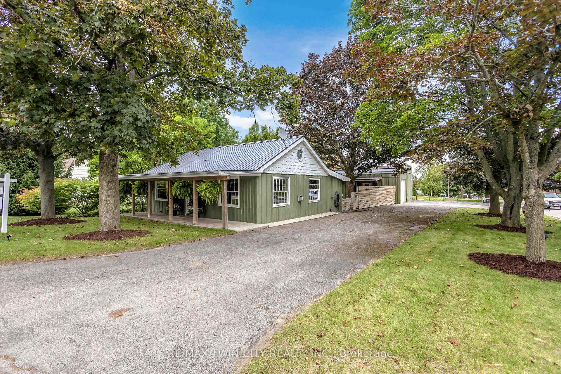 Photo 1 of 79 Oak Street, Norfolk, Simcoe — HOMEH