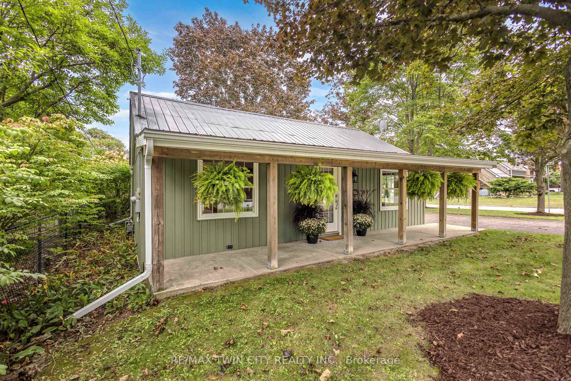 Photo 3 of 79 Oak Street, Norfolk, Simcoe — HOMEH