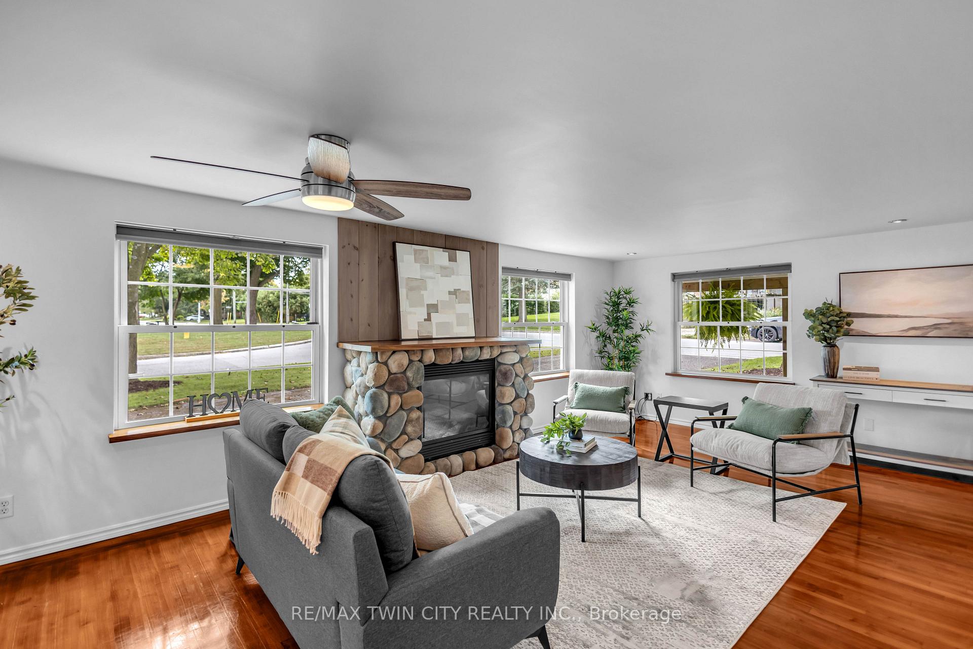 Photo 4 of 79 Oak Street, Norfolk, Simcoe — HOMEH