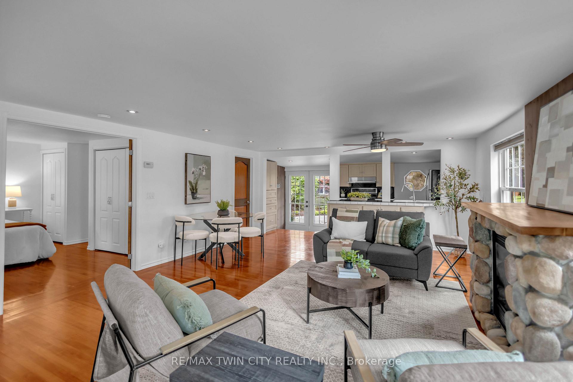Photo 6 of 79 Oak Street, Norfolk, Simcoe — HOMEH