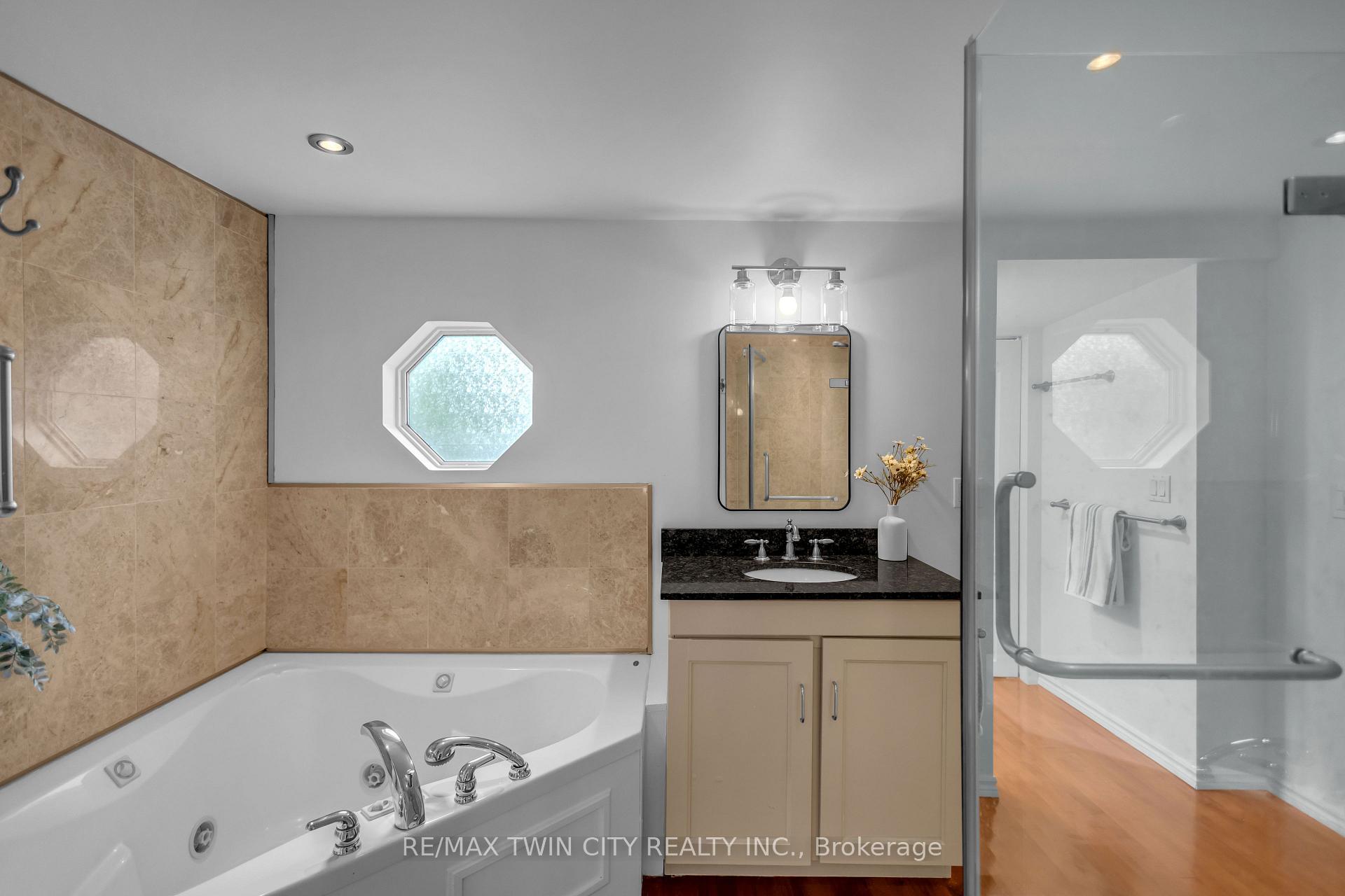 Photo 10 of 79 Oak Street, Norfolk, Simcoe — HOMEH