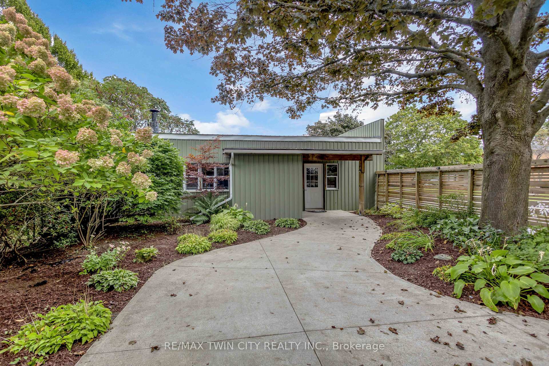 Photo 18 of 79 Oak Street, Norfolk, Simcoe — HOMEH