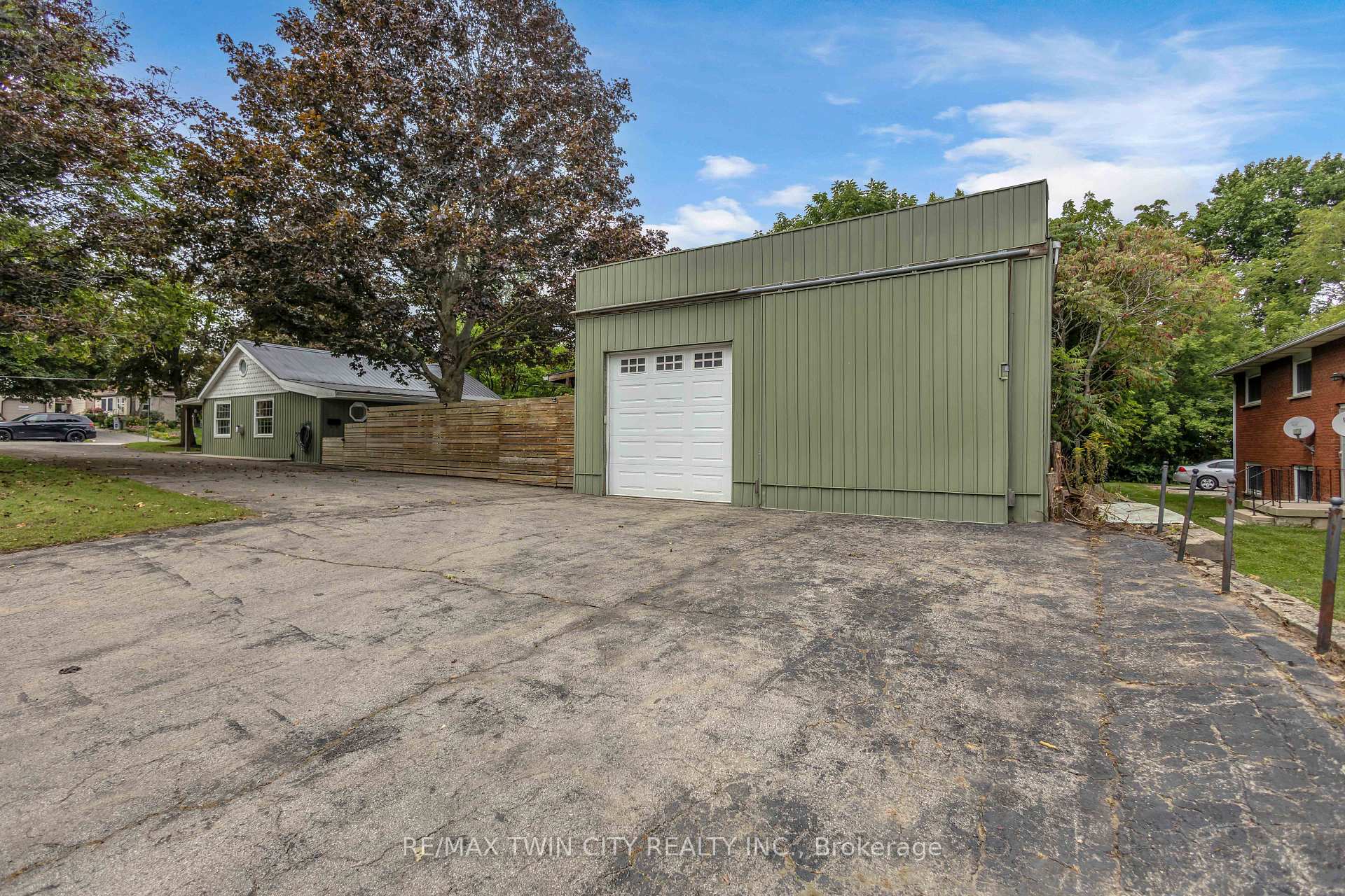Photo 19 of 79 Oak Street, Norfolk, Simcoe — HOMEH