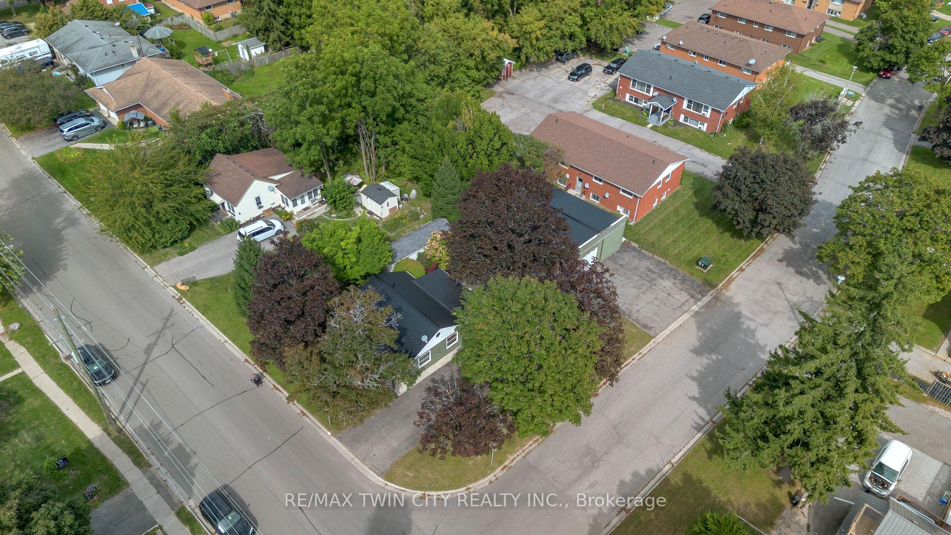 Photo 23 of 79 Oak Street, Norfolk, Simcoe — HOMEH