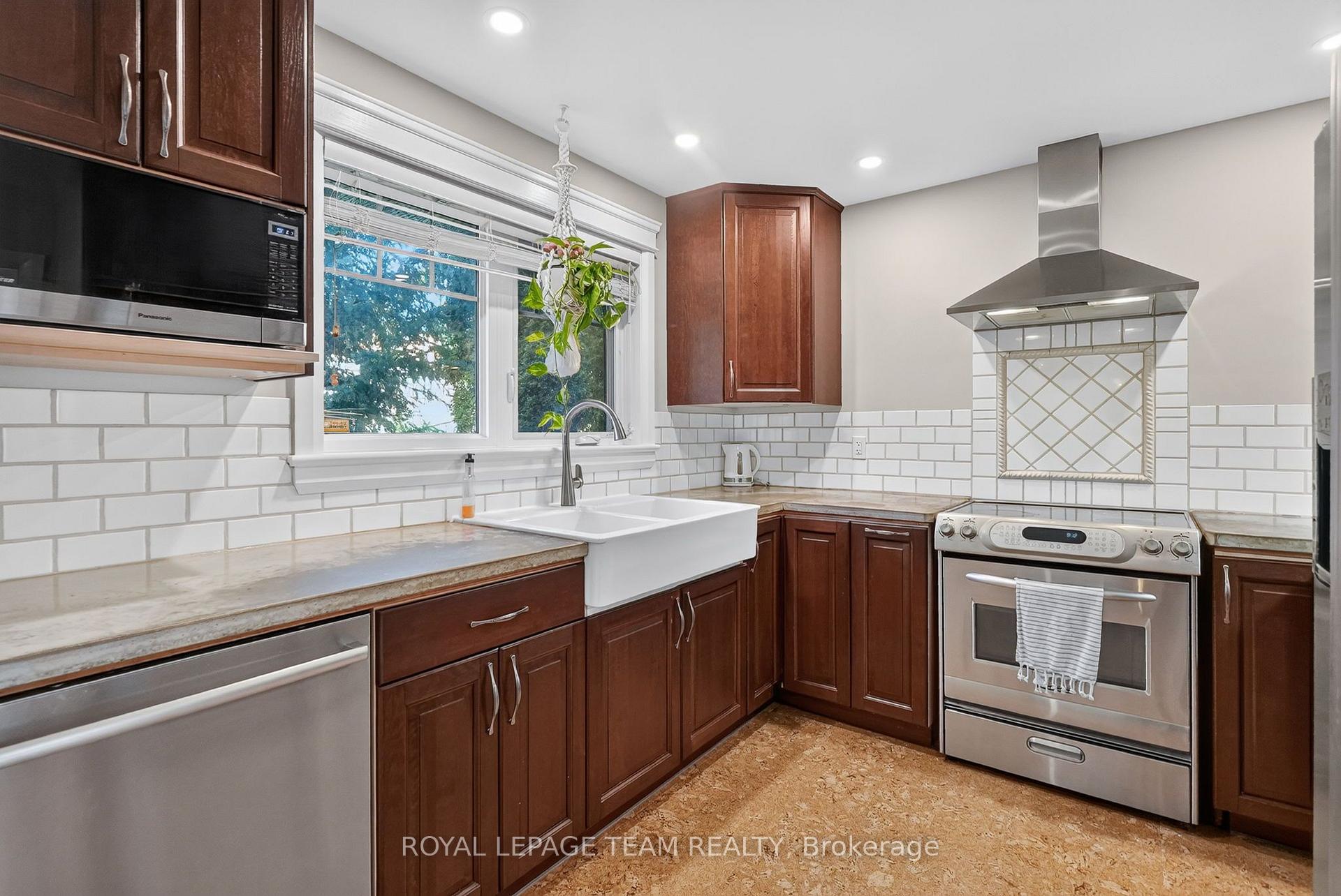 Photo 9 of 567 Redwood Avenue, Ottawa, McKellar/Highland — HOMEH