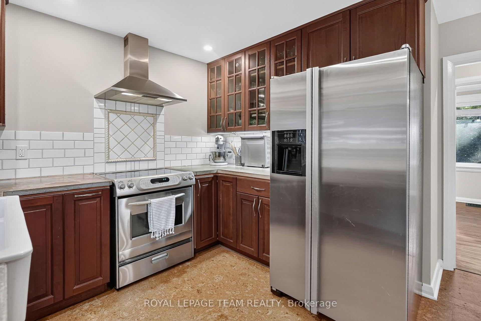 Photo 10 of 567 Redwood Avenue, Ottawa, McKellar/Highland — HOMEH