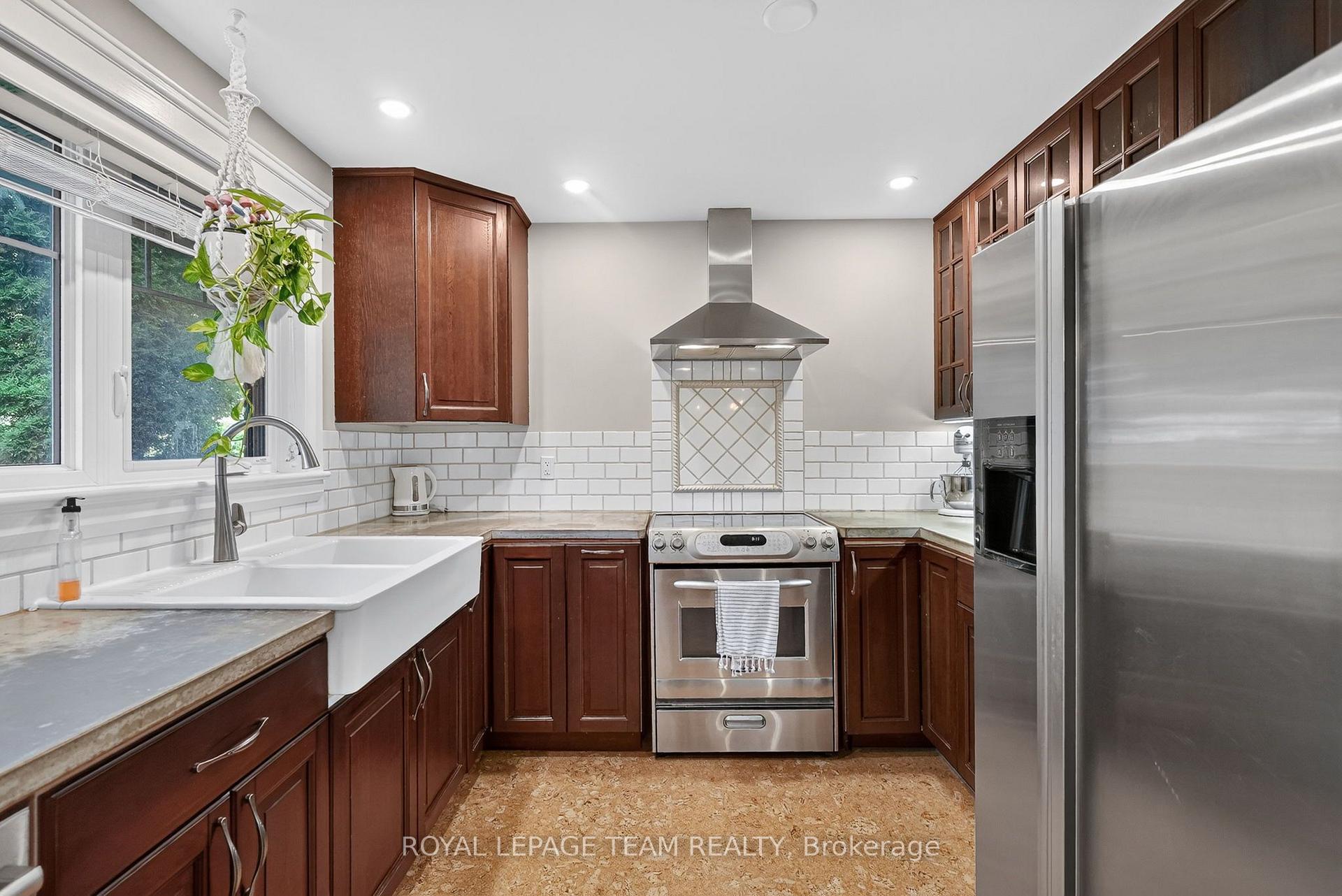 Photo 11 of 567 Redwood Avenue, Ottawa, McKellar/Highland — HOMEH