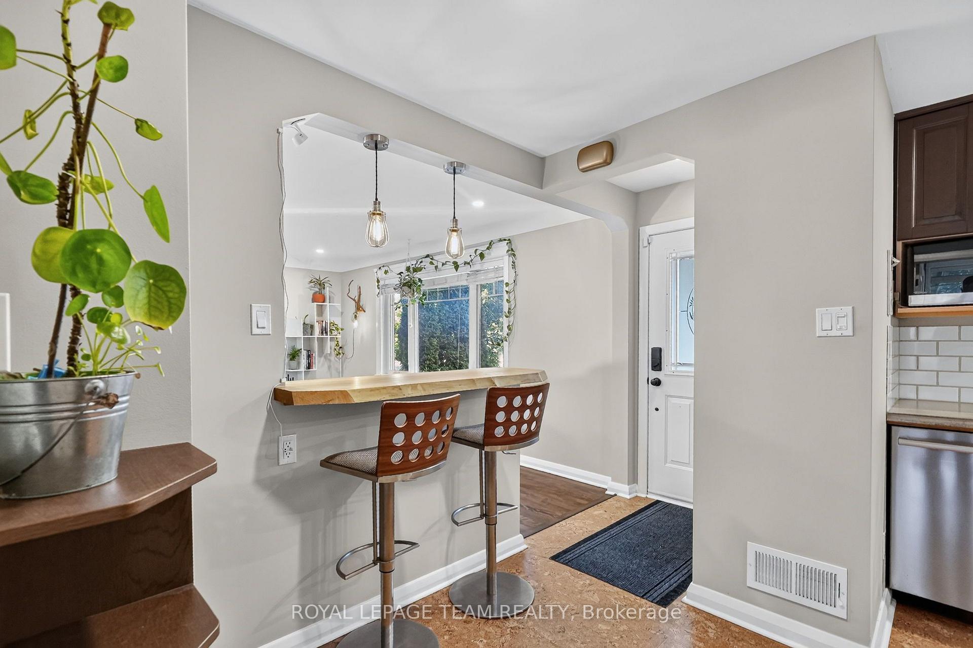 Photo 13 of 567 Redwood Avenue, Ottawa, McKellar/Highland — HOMEH