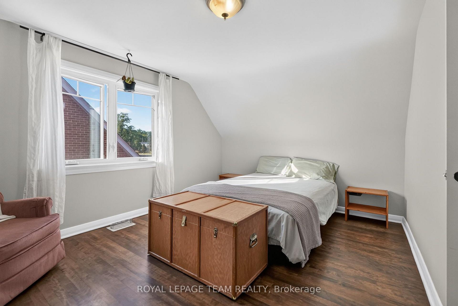 Photo 21 of 567 Redwood Avenue, Ottawa, McKellar/Highland — HOMEH