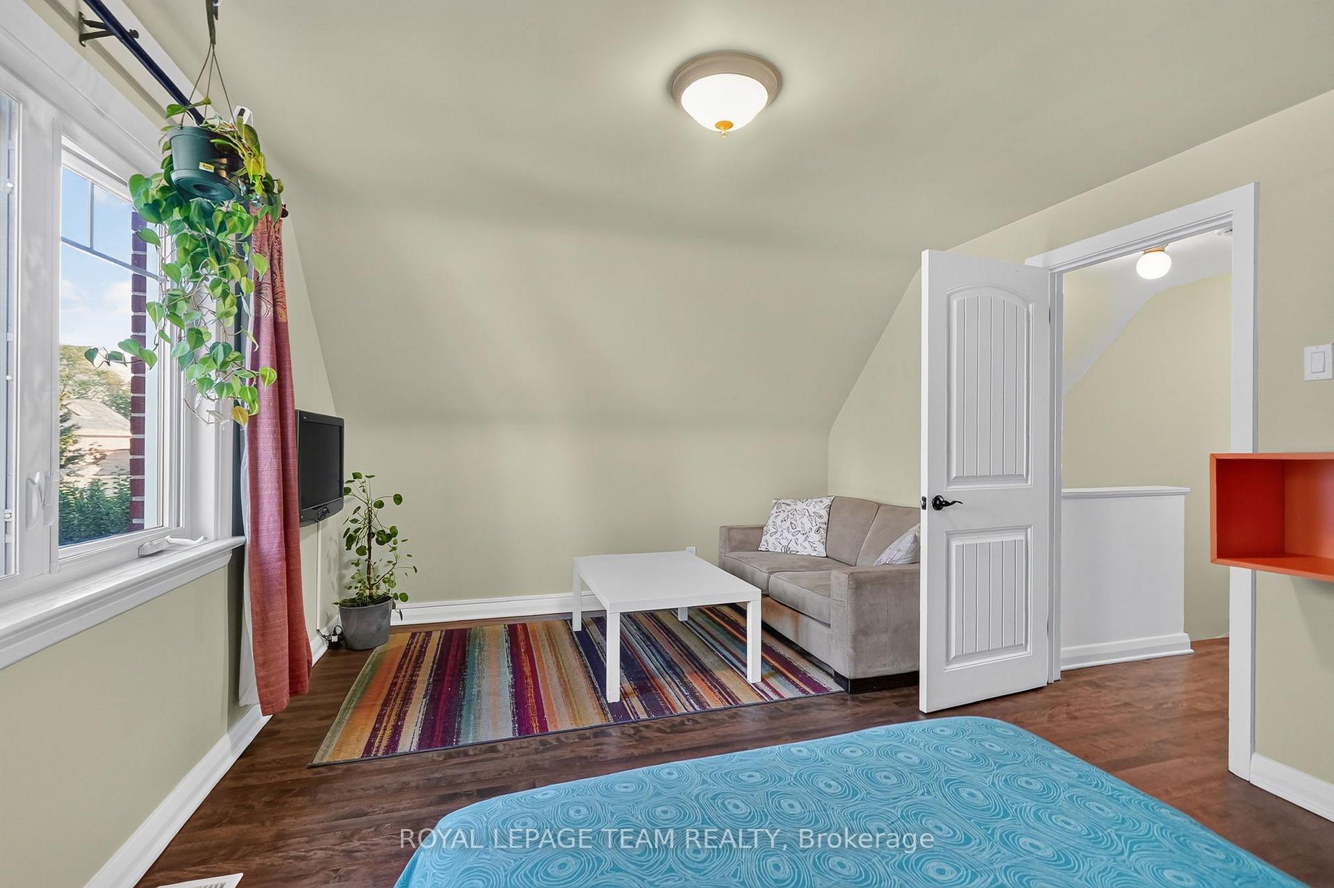 Photo 23 of 567 Redwood Avenue, Ottawa, McKellar/Highland — HOMEH