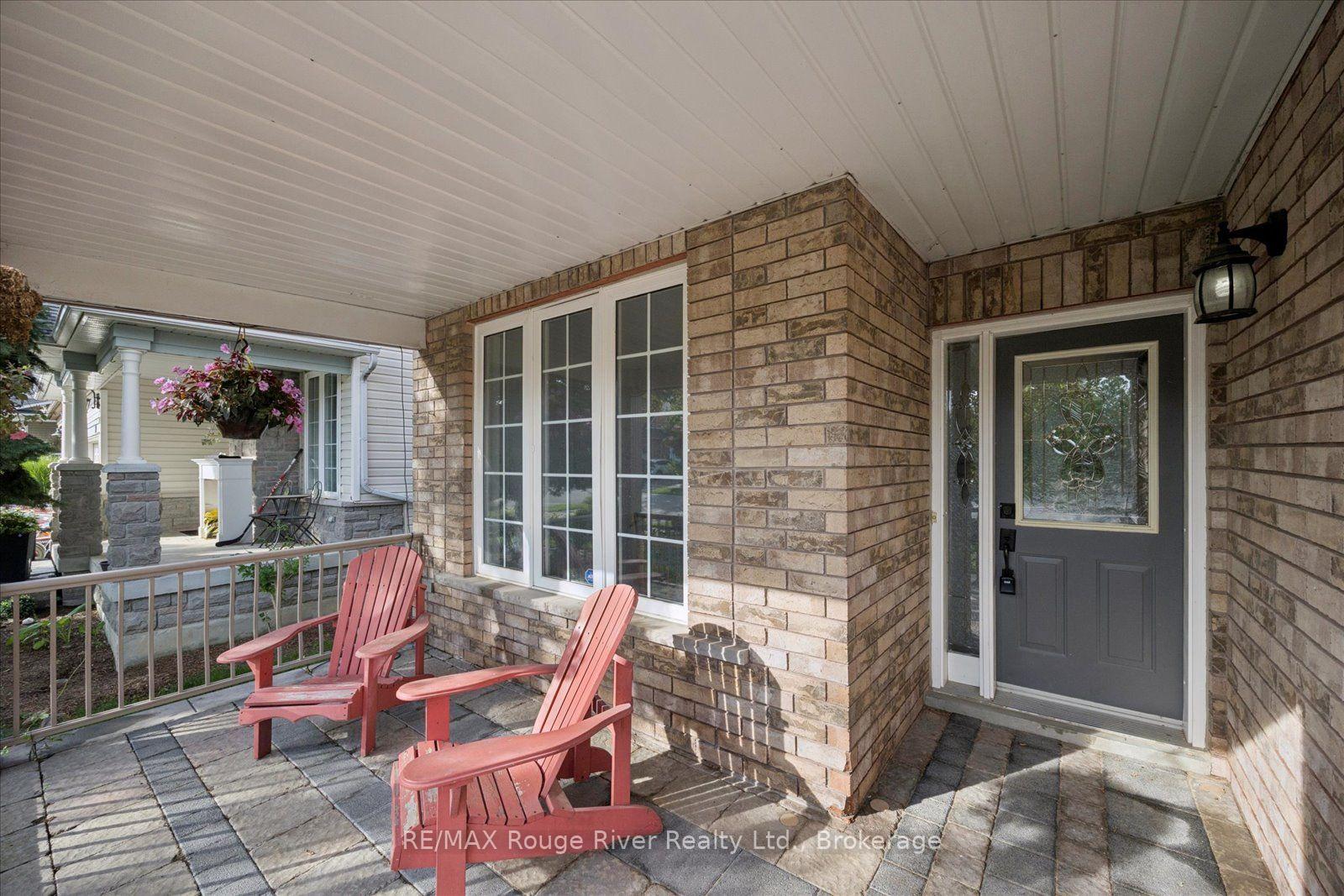 Photo 3 of 82 Darius Harns Drive, Whitby, Brooklin — HOMEH
