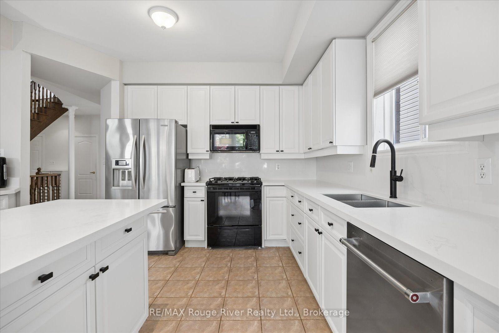 Photo 13 of 82 Darius Harns Drive, Whitby, Brooklin — HOMEH