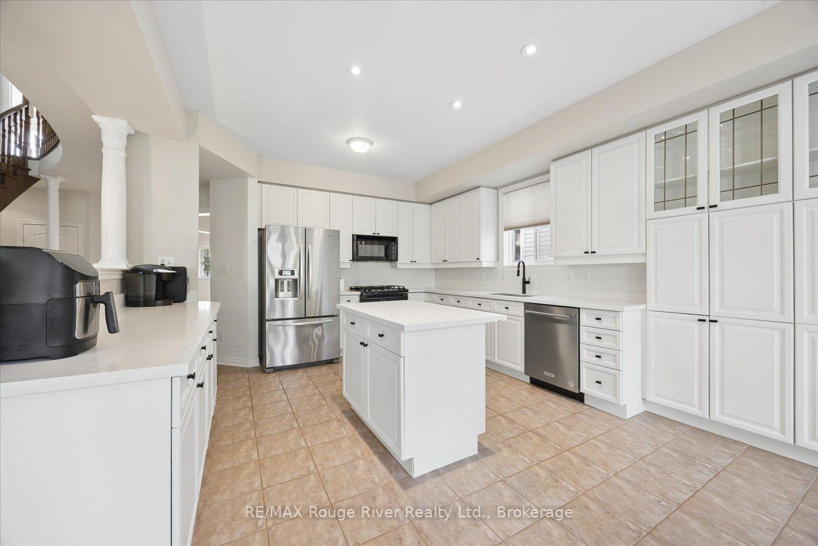 Photo 14 of 82 Darius Harns Drive, Whitby, Brooklin — HOMEH