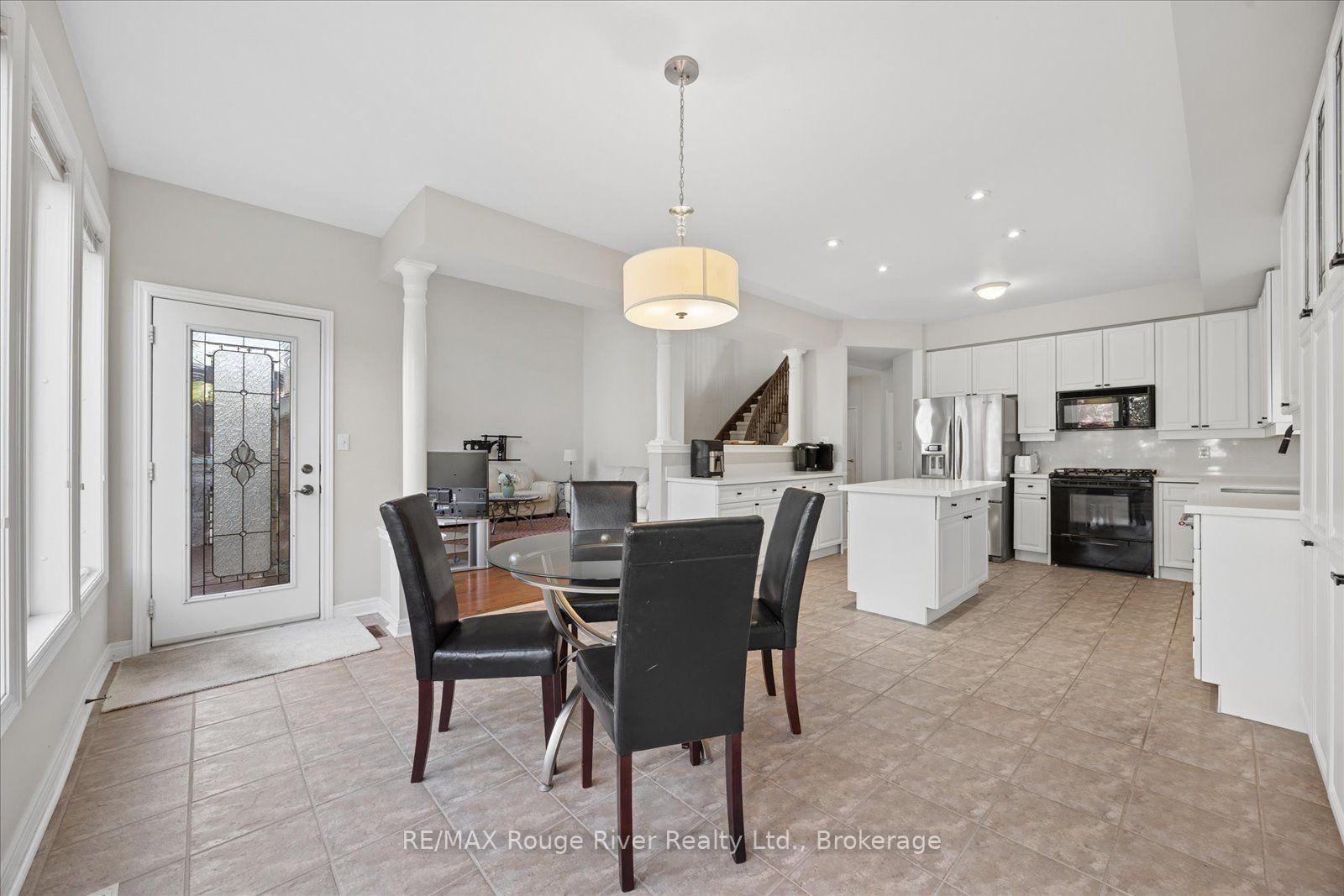 Photo 16 of 82 Darius Harns Drive, Whitby, Brooklin — HOMEH
