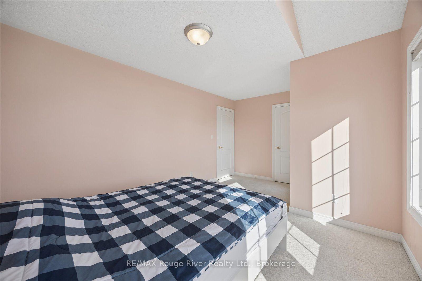 Photo 23 of 82 Darius Harns Drive, Whitby, Brooklin — HOMEH