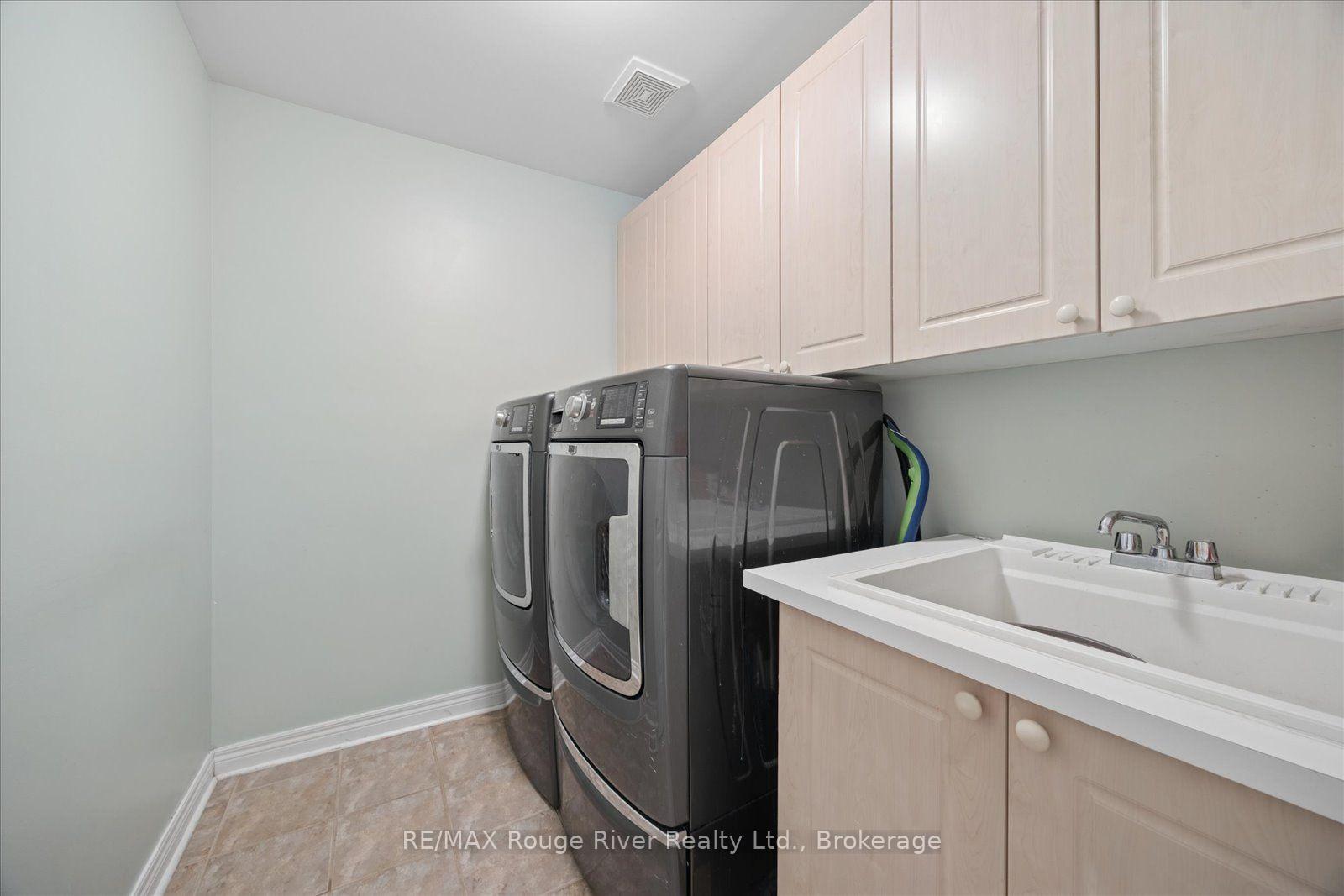 Photo 37 of 82 Darius Harns Drive, Whitby, Brooklin — HOMEH