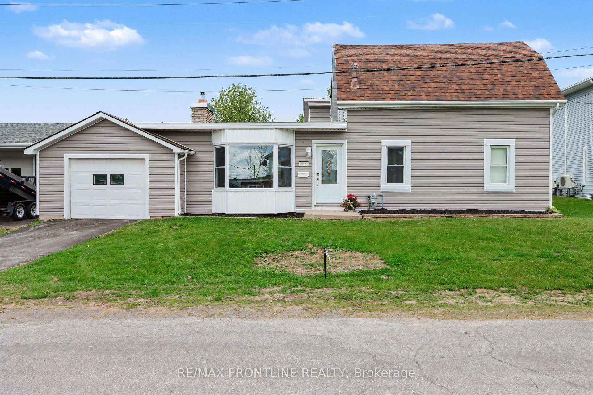 Photo 2 of 12 Fifth Street, Smiths Falls, Smiths Falls — HOMEH
