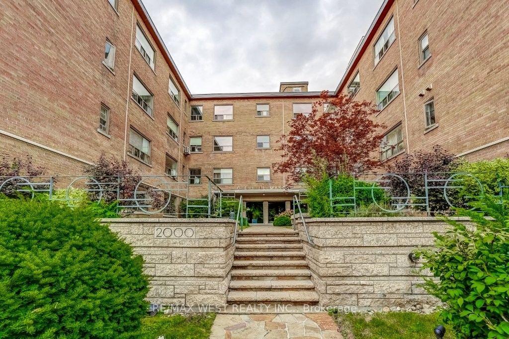 Photo of Unit 203, 2000 Bloor Street W