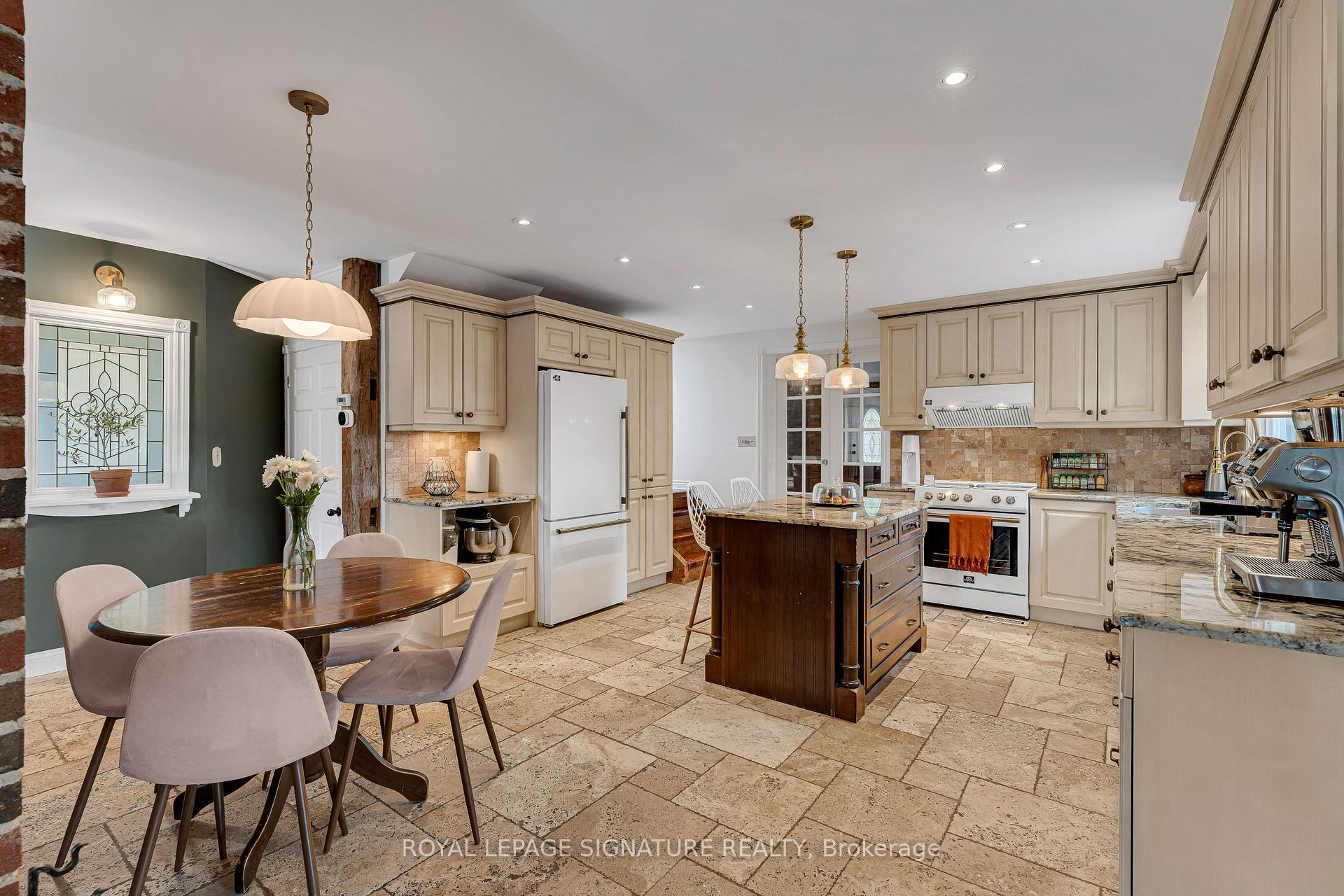 Photo 10 of 190 Wilson Road, Loyalist, Lennox and Addington - South — HOMEH