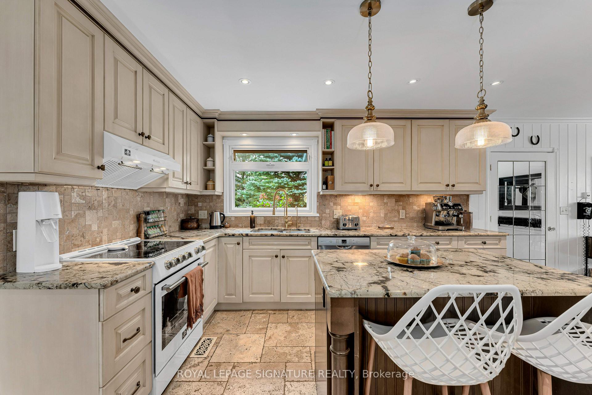 Photo 12 of 190 Wilson Road, Loyalist, Lennox and Addington - South — HOMEH