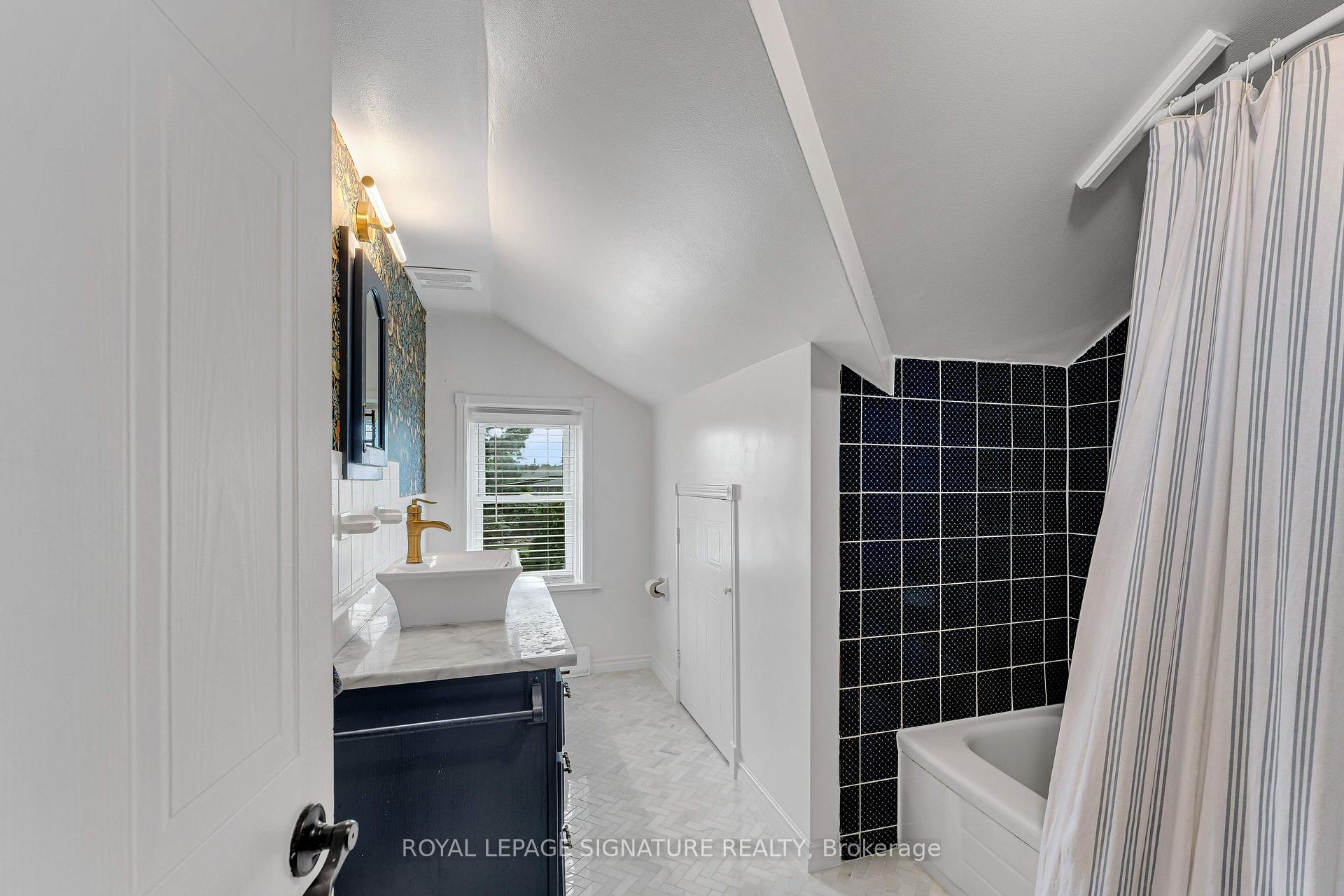 Photo 35 of 190 Wilson Road, Loyalist, Lennox and Addington - South — HOMEH