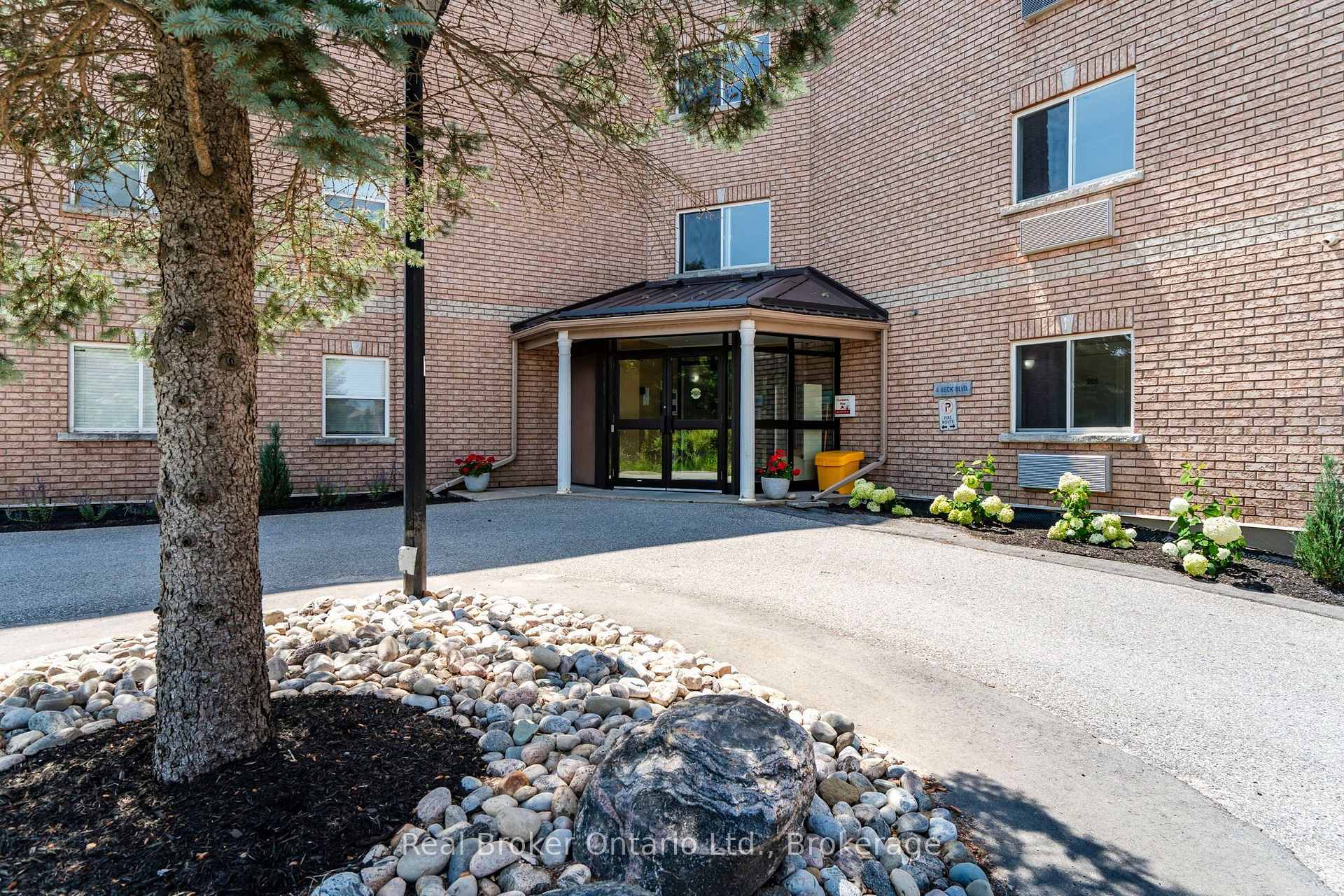 Photo 4 of Unit 302, 4 Beck Boulevard, Penetanguishene — HOMEH