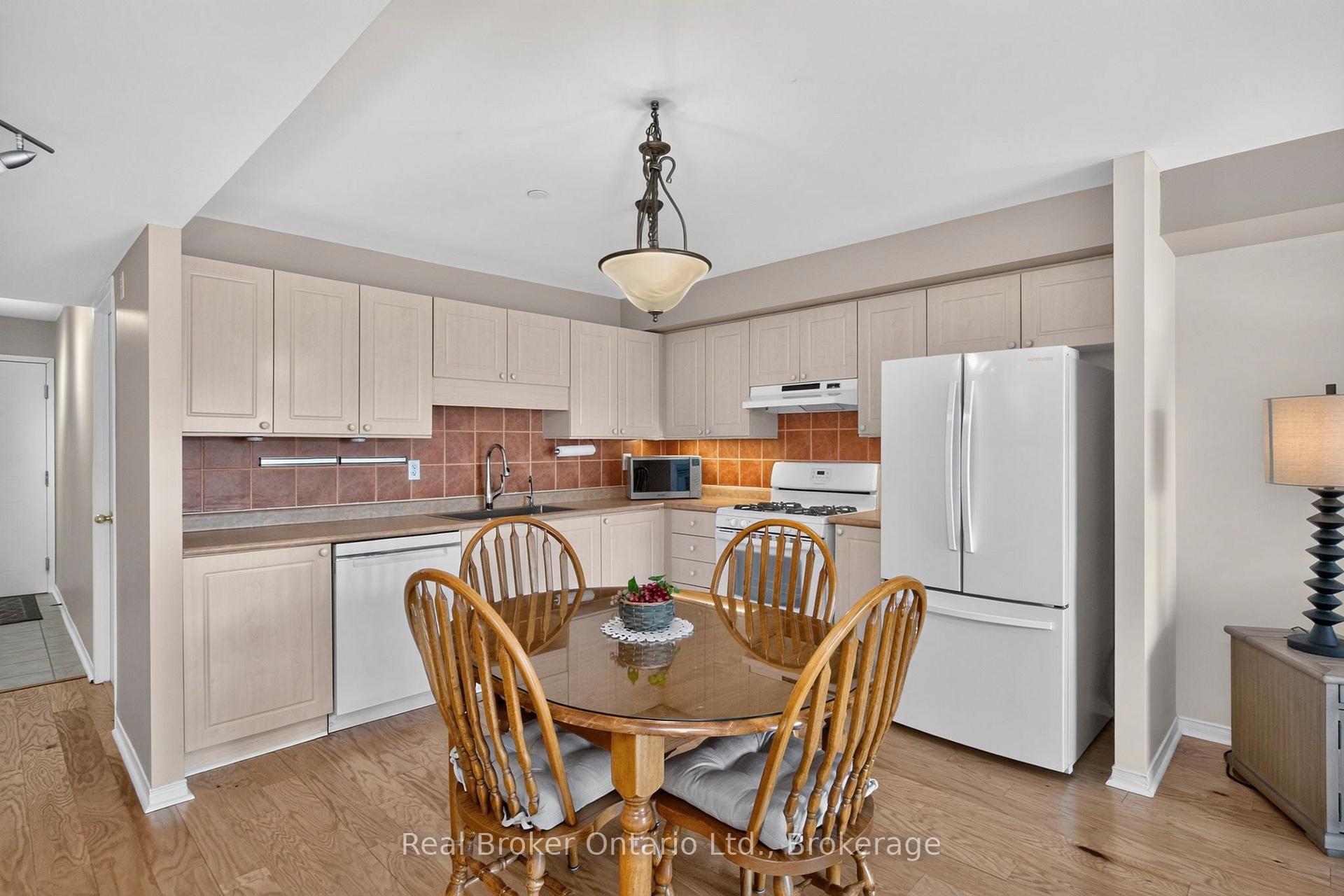 Photo 6 of Unit 302, 4 Beck Boulevard, Penetanguishene — HOMEH
