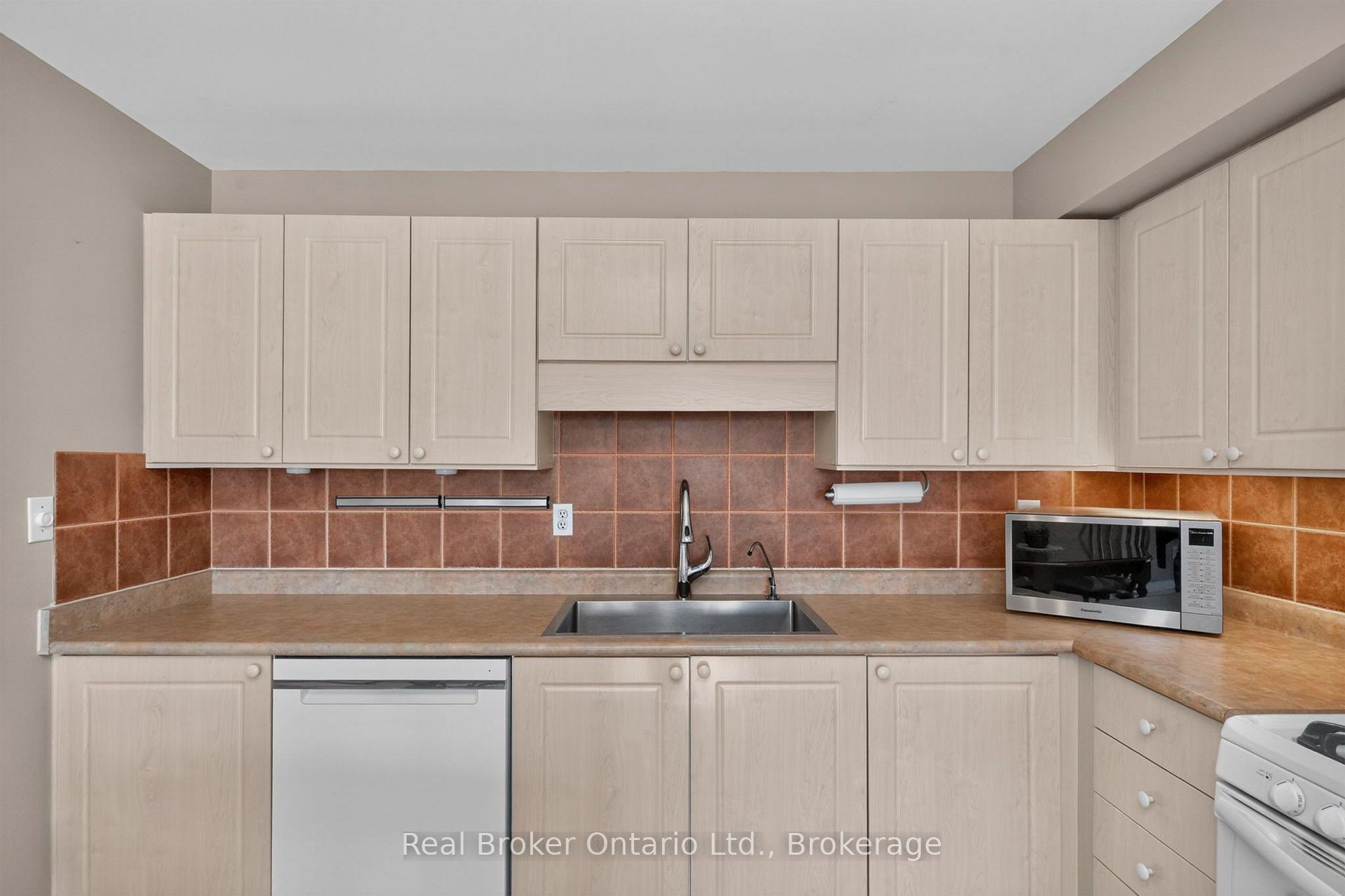Photo 8 of Unit 302, 4 Beck Boulevard, Penetanguishene — HOMEH