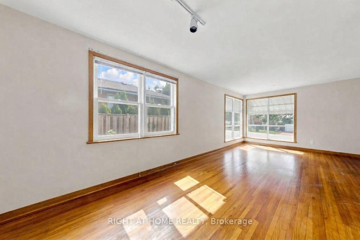 Photo 11 of 74 Minerva Avenue, Scarborough, Cliffcrest — HOMEH