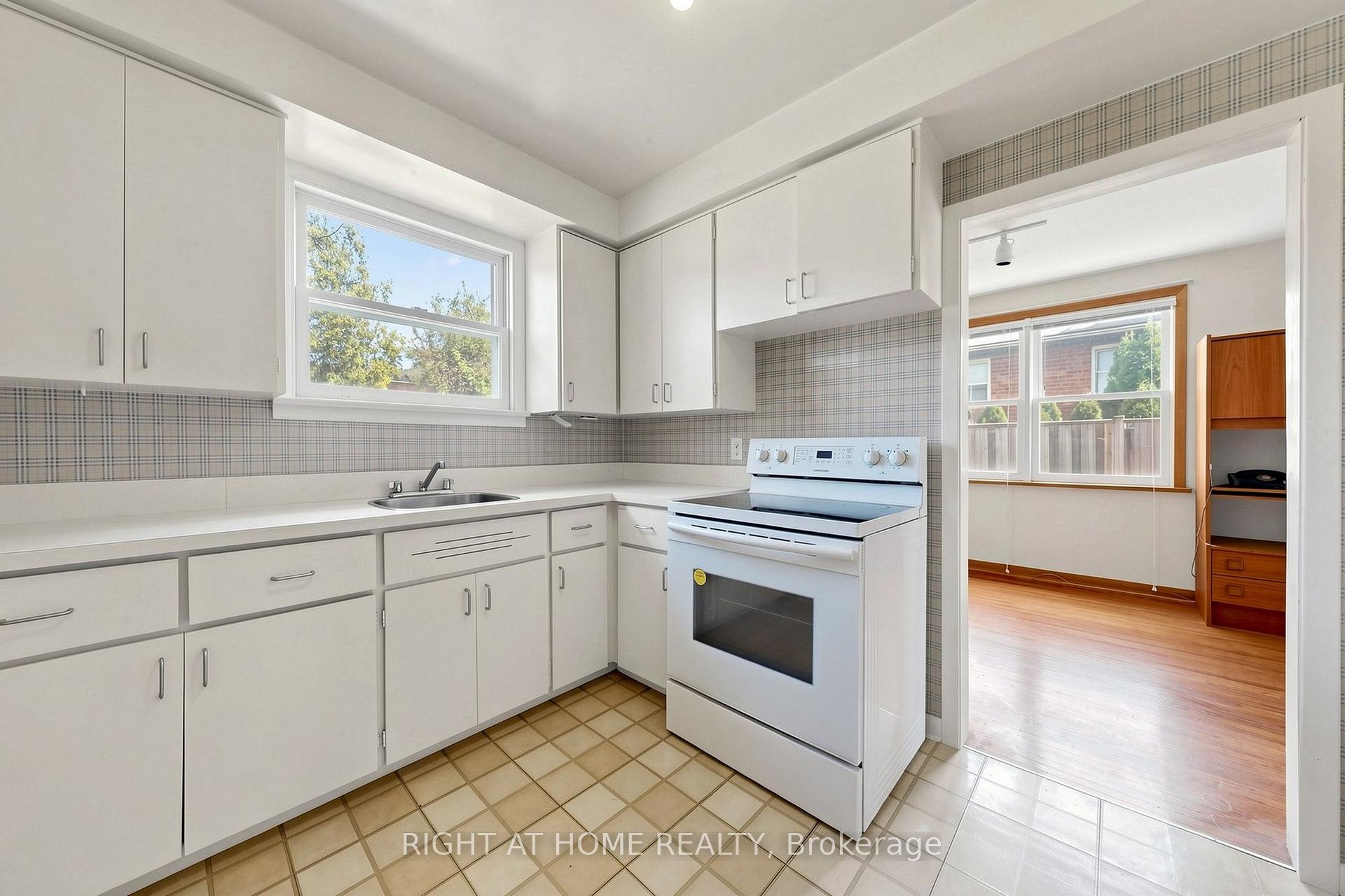 Photo 17 of 74 Minerva Avenue, Scarborough, Cliffcrest — HOMEH
